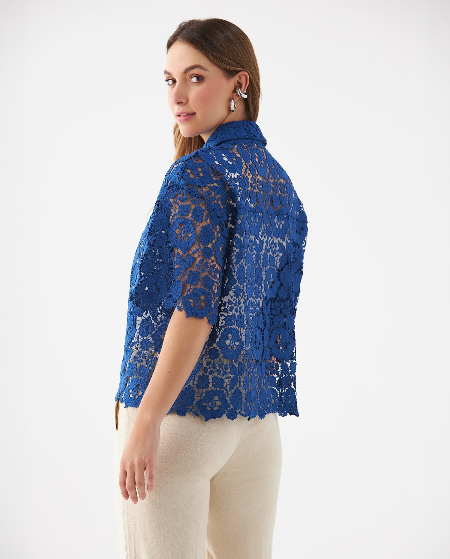 Camisa con detalles desagujados para mujer - Azul