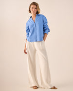 Camisa Azul con Bordados Dorados en Puños - Azul