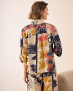 Camisa Patchwork Multicolor con Diseño Artístico - Blanco