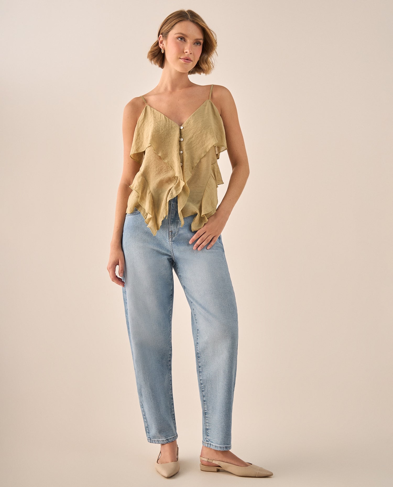 Blusa Beige con Volantes y Botones Nacarados - Beige