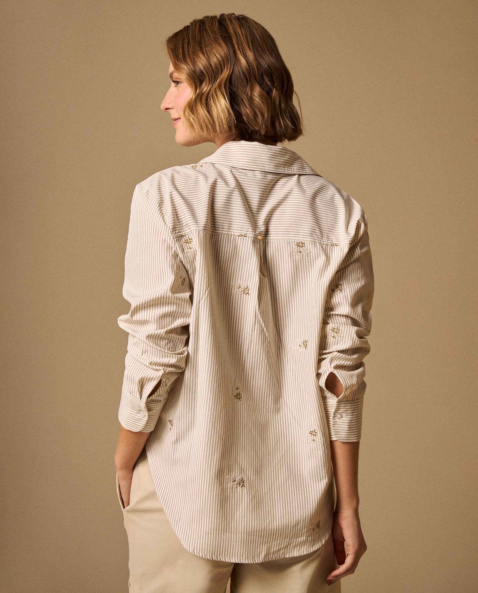 Camisa Rosa con Bordados Dorados - Beige 34_619G023_BEI161110_6