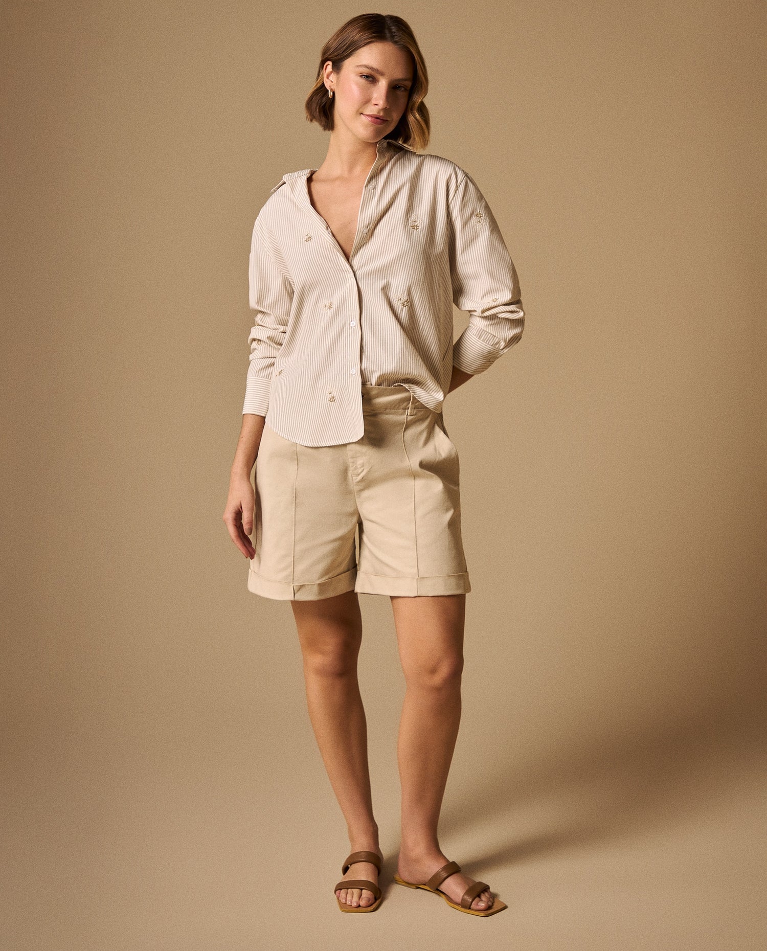 Camisa Rosa con Bordados Dorados - Beige
