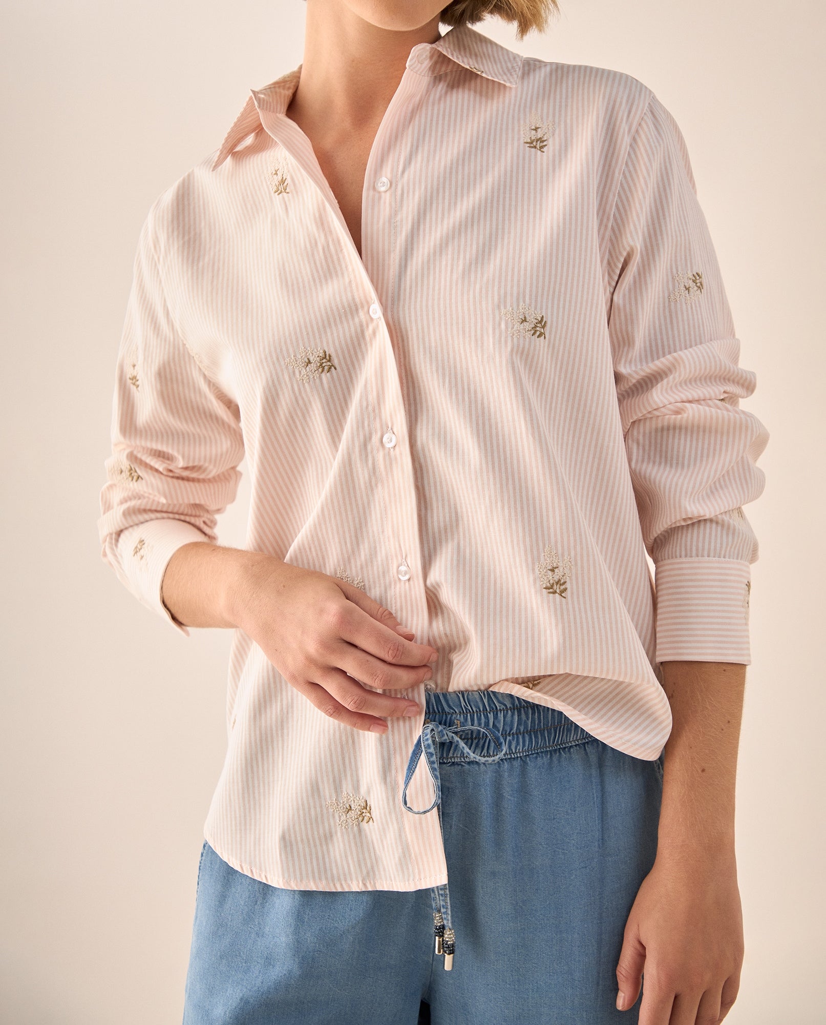 Camisa Rosa con Bordados Dorados - Rosa 34_619G023_ROS131408_3