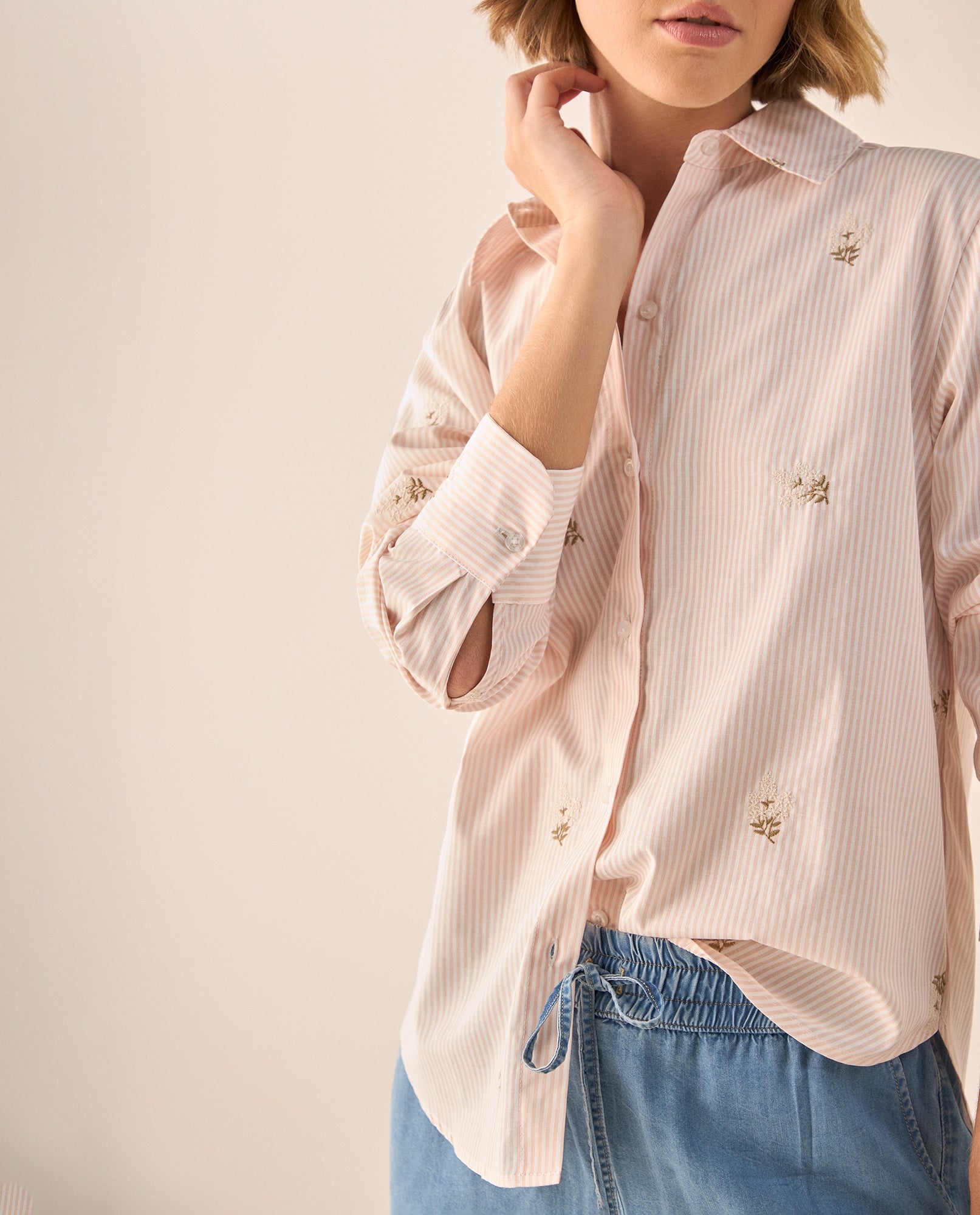 Camisa Rosa con Bordados Dorados - Rosa 34_619G023_ROS131408_4