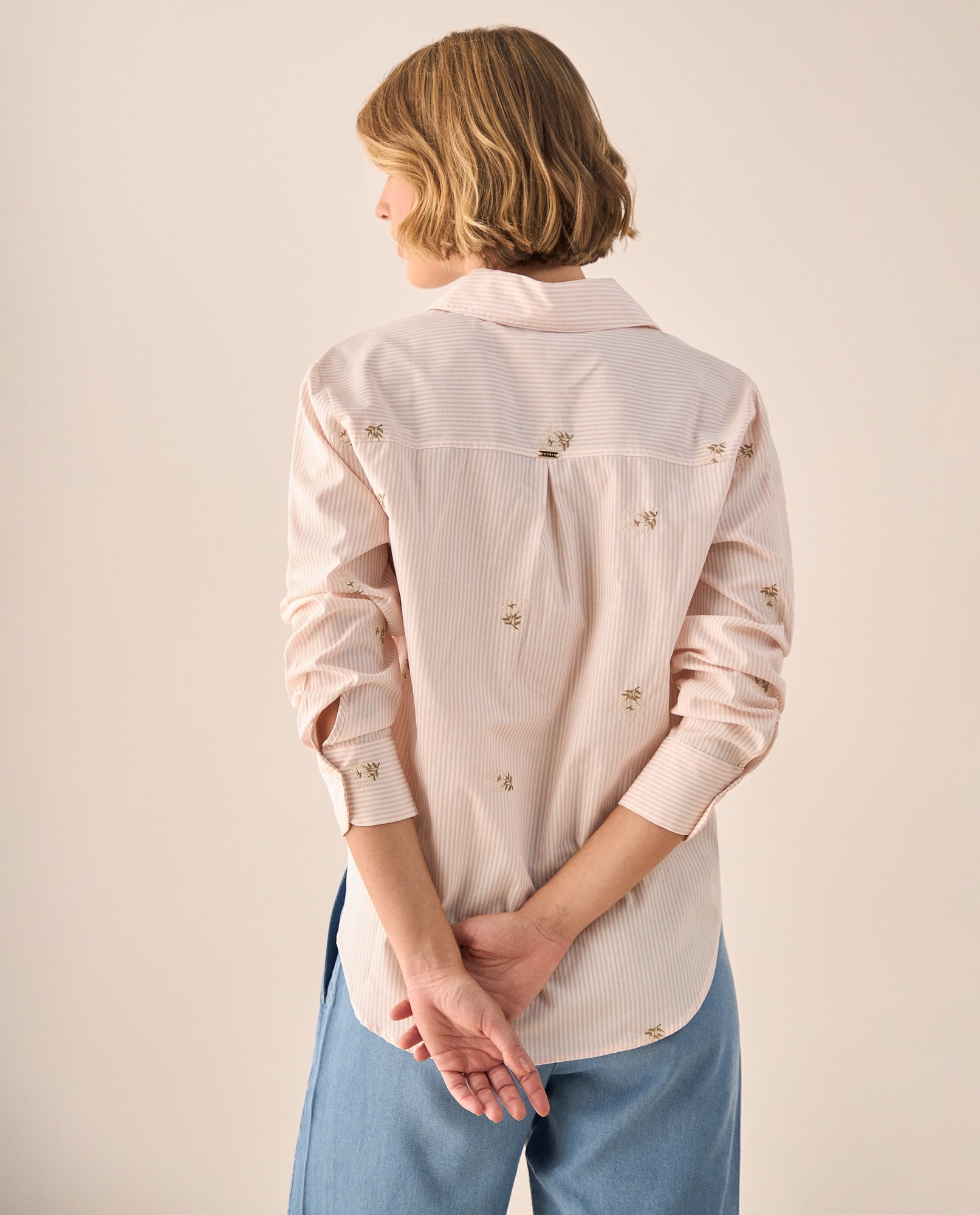 Camisa Rosa con Bordados Dorados - Rosa 34_619G023_ROS131408_5