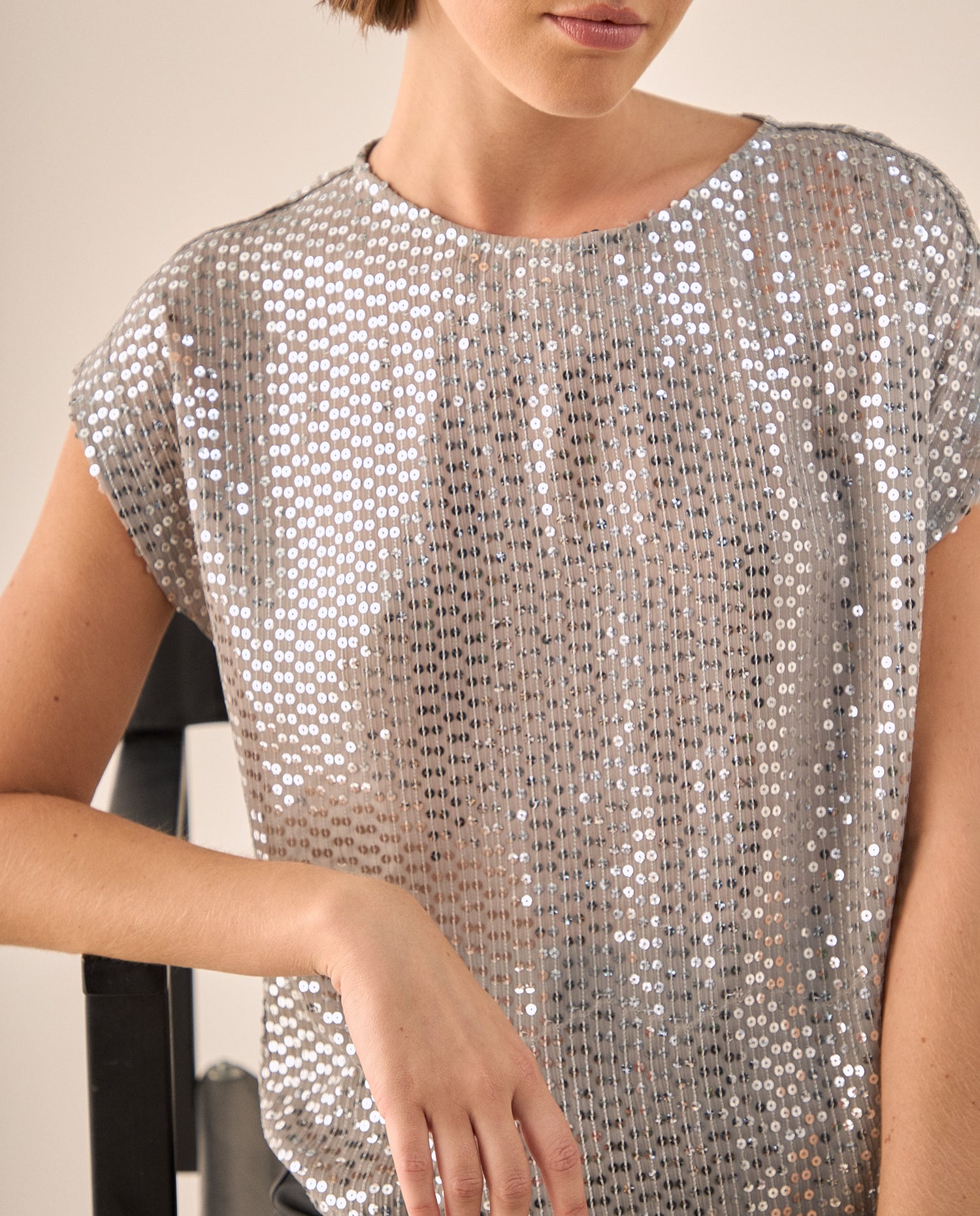 Camisa Gris con Lentejuelas Plateadas - Gris