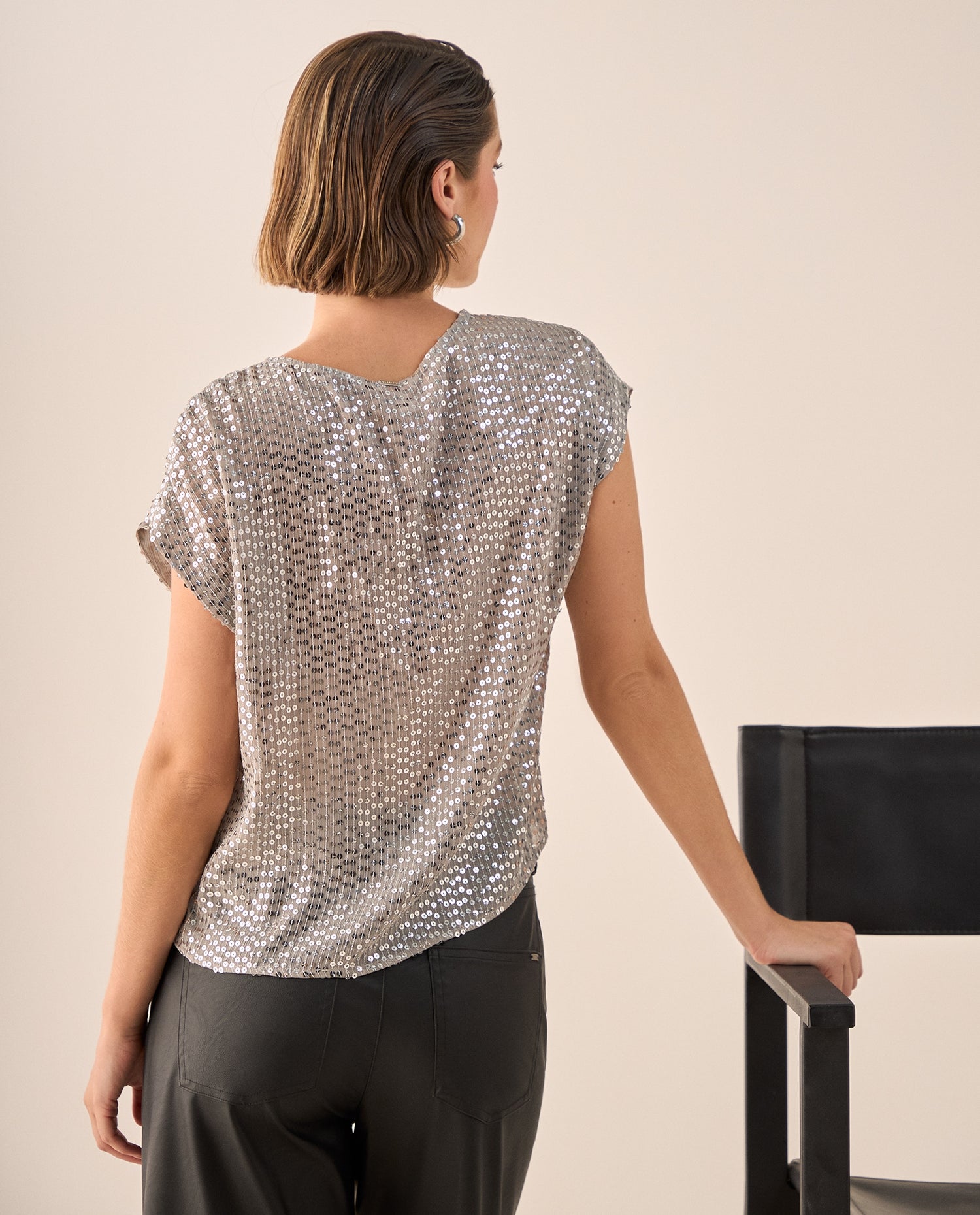 Camisa Gris con Lentejuelas Plateadas - Gris