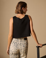 Camisa Negra con Costura Central - Negro