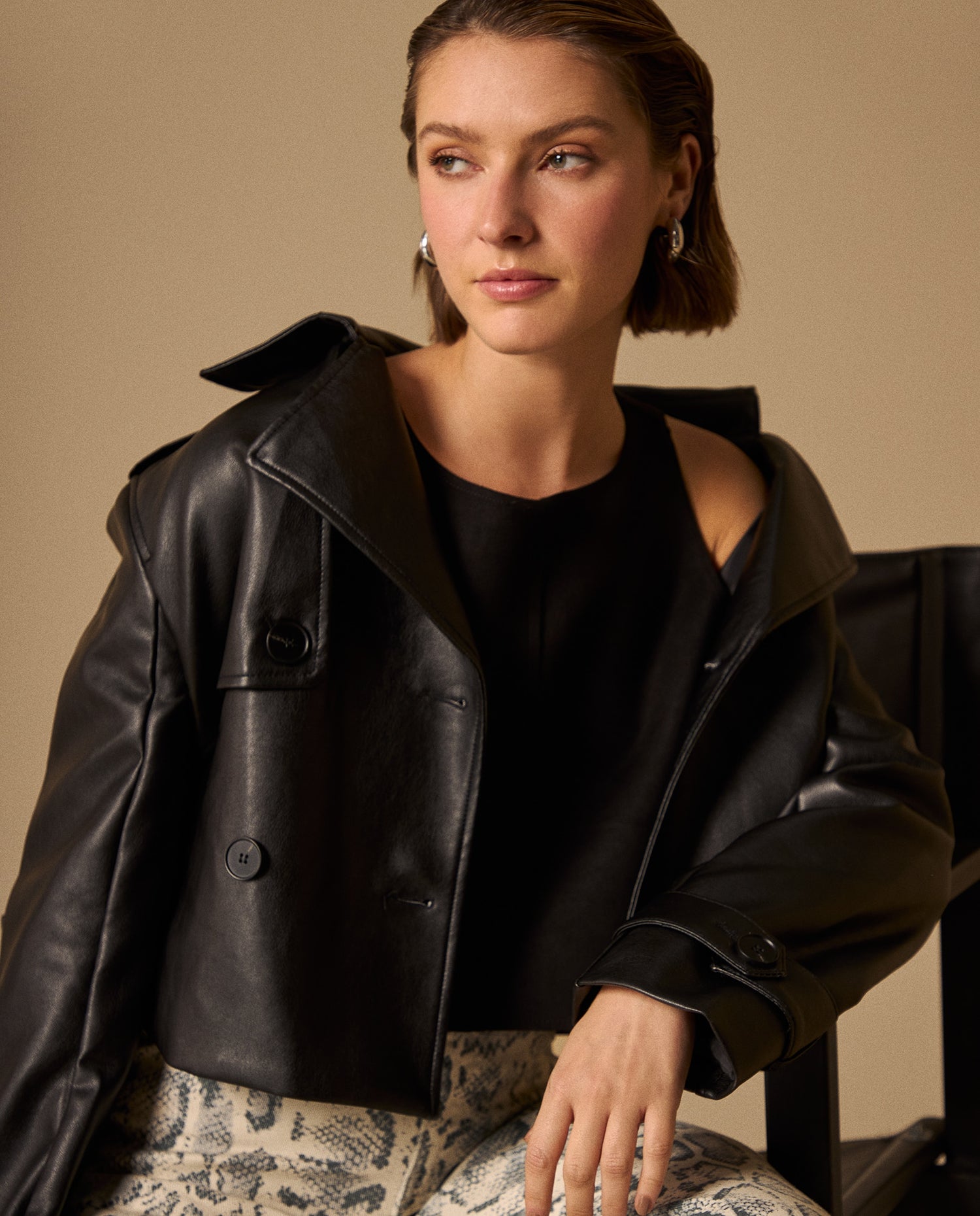 Camisa Negra con Costura Central - Negro