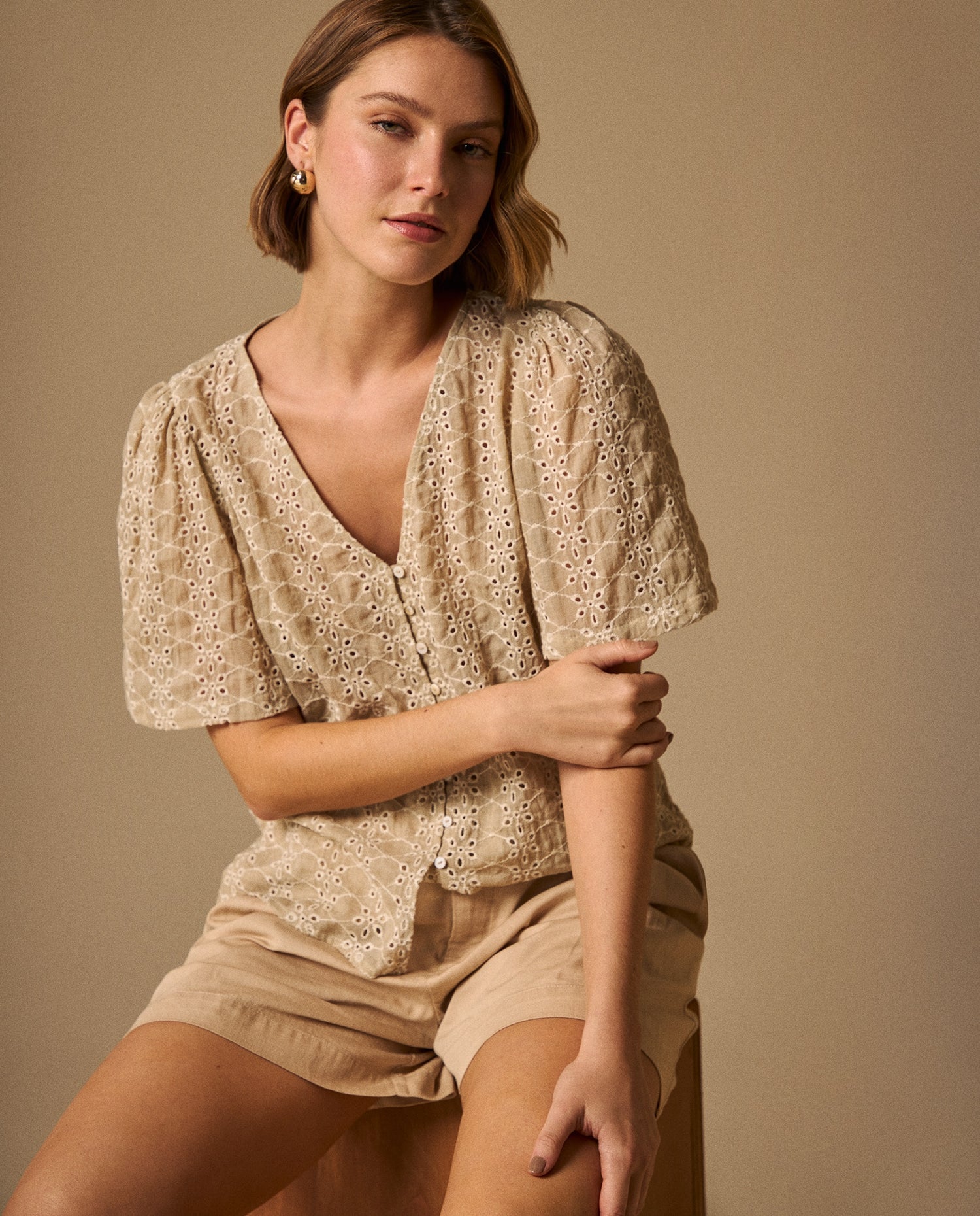 Camisa Bordada con Detalles Artesanales - Beige