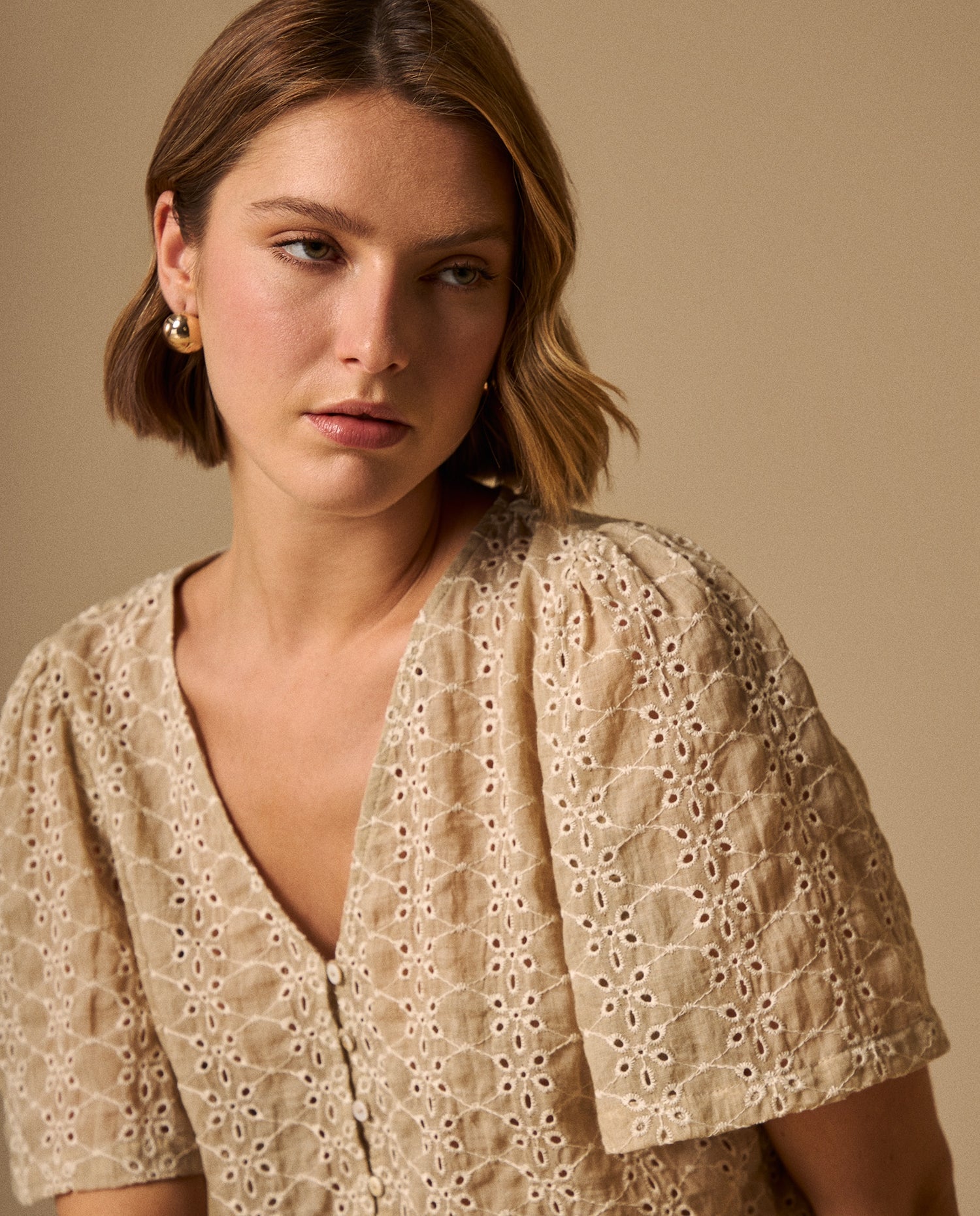 Camisa Bordada con Detalles Artesanales - Beige