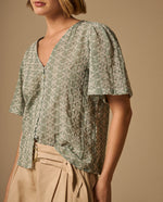 Camisa Bordada con Detalles Artesanales - Verde