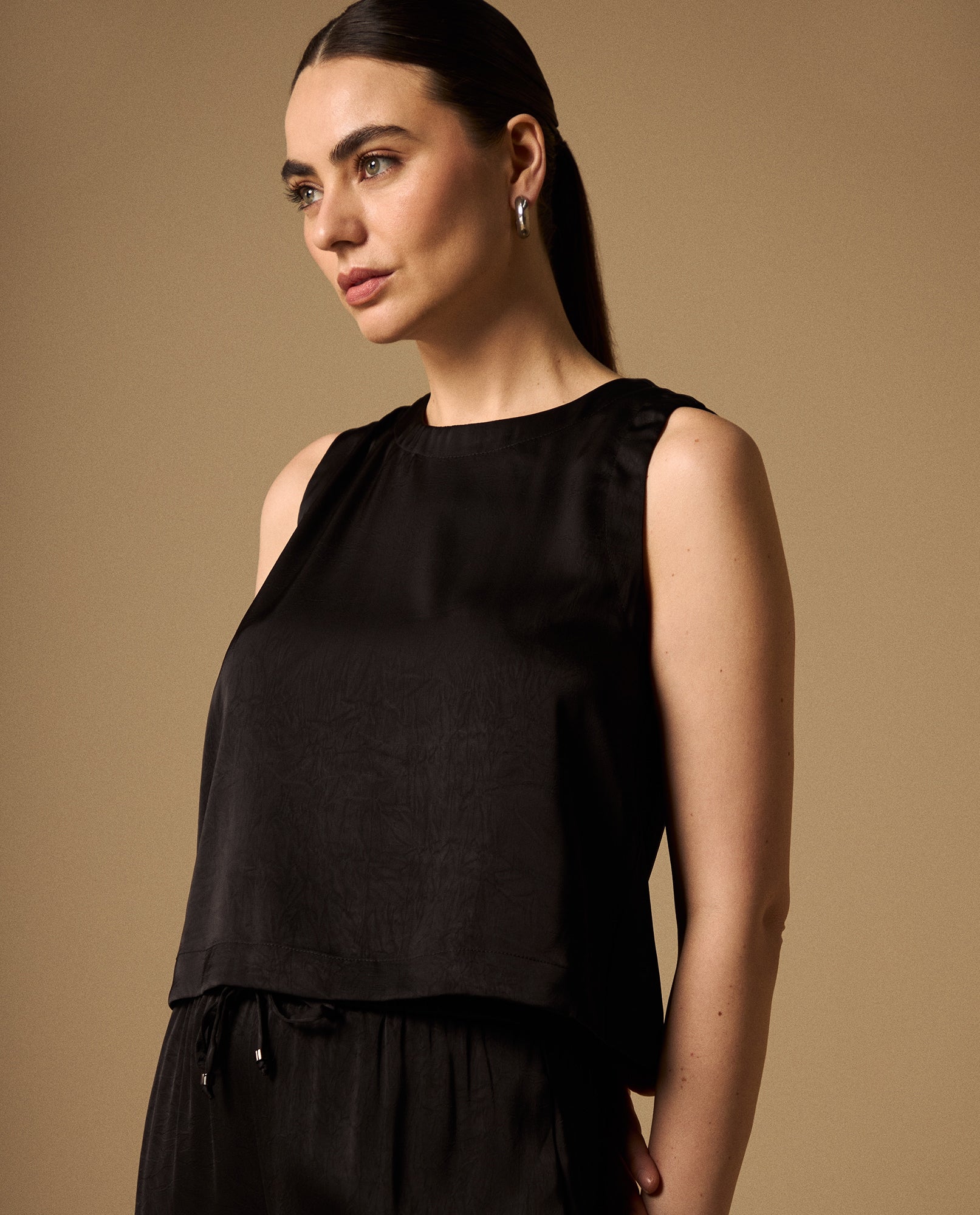 Camisa Sin Mangas con Detalle Posterior - Negro 34_619G047_NEG190303_0