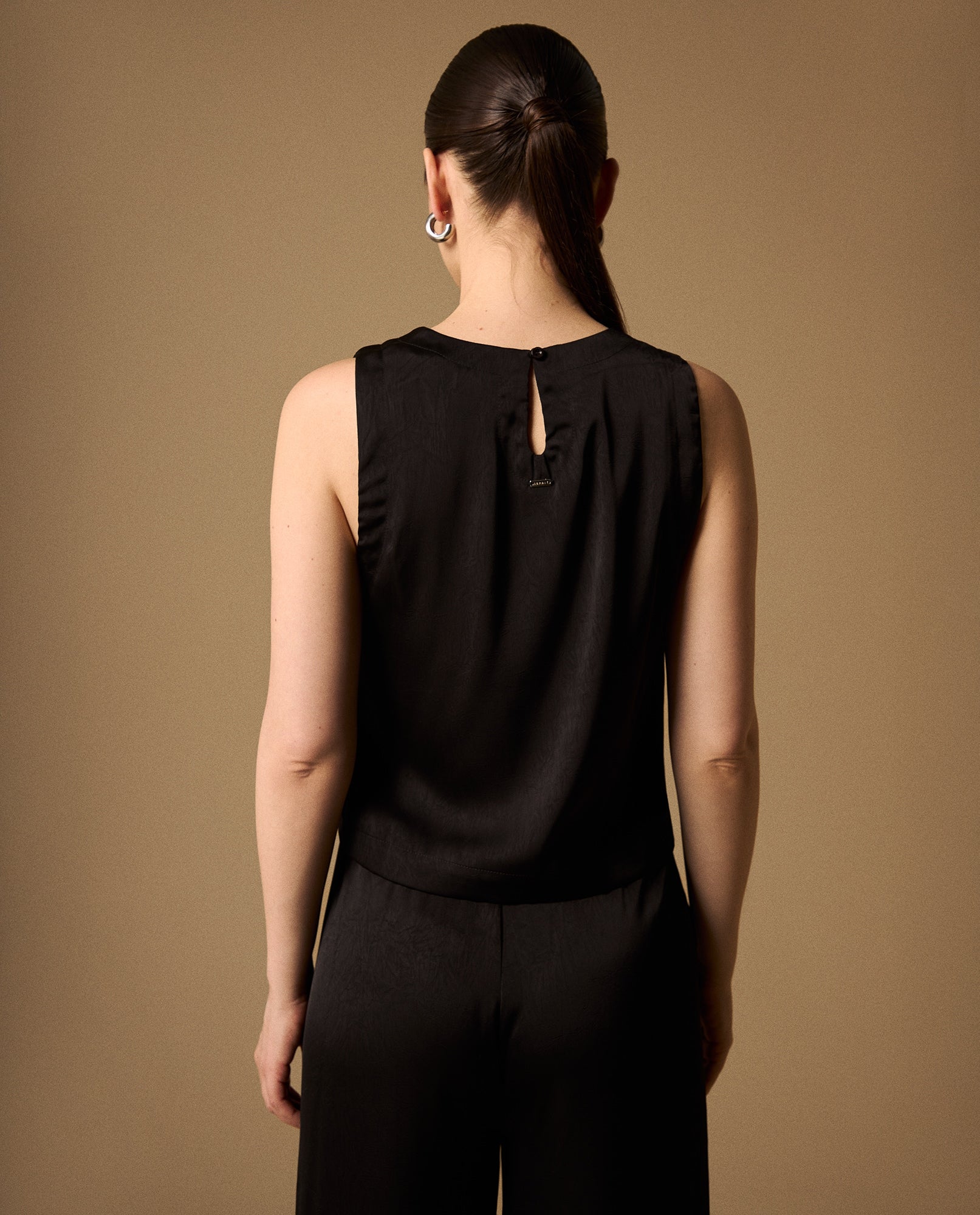 Camisa Sin Mangas con Detalle Posterior - Negro 34_619G047_NEG190303_4