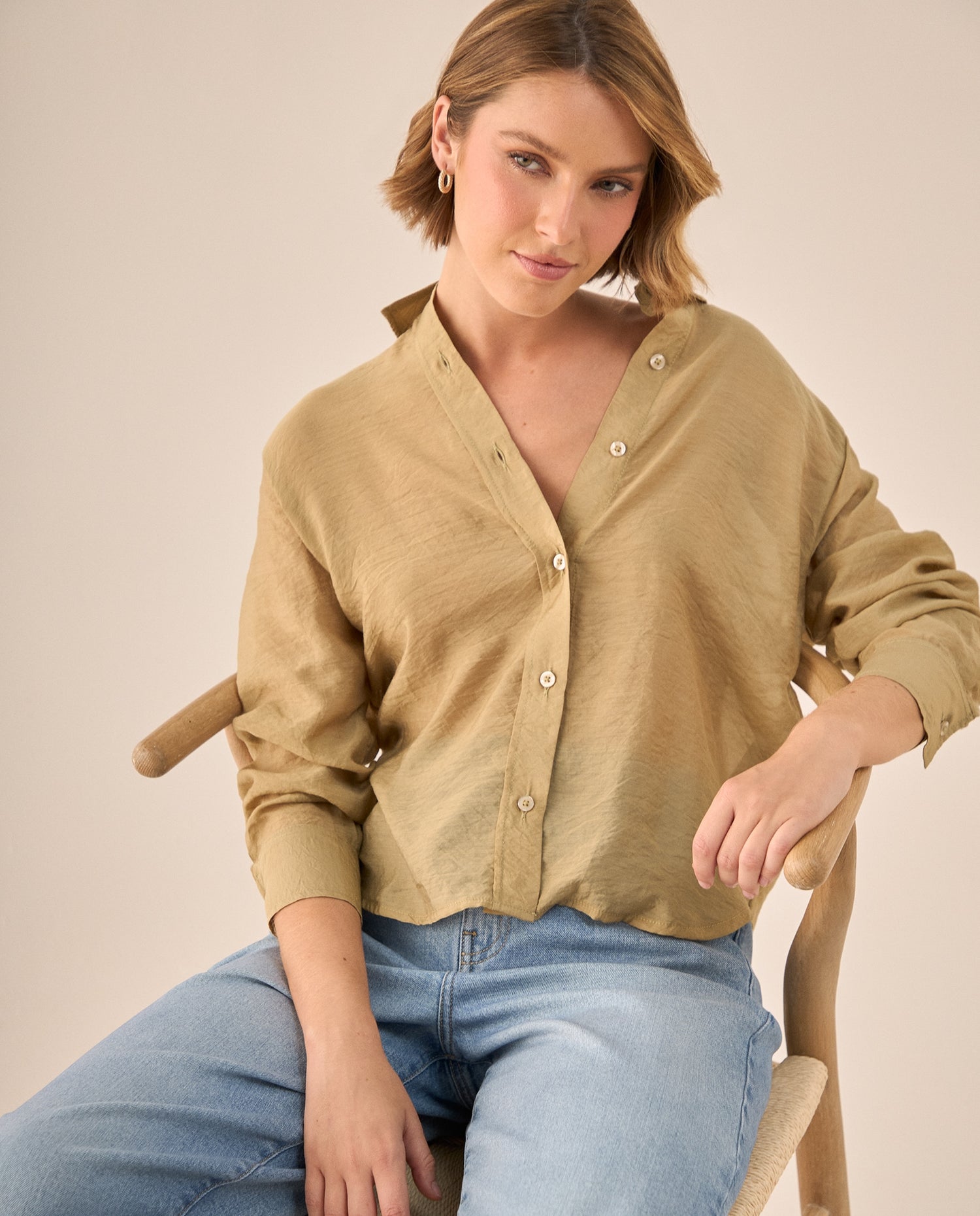 Camisa Beige Oversized con Cuello Camisero - Beige