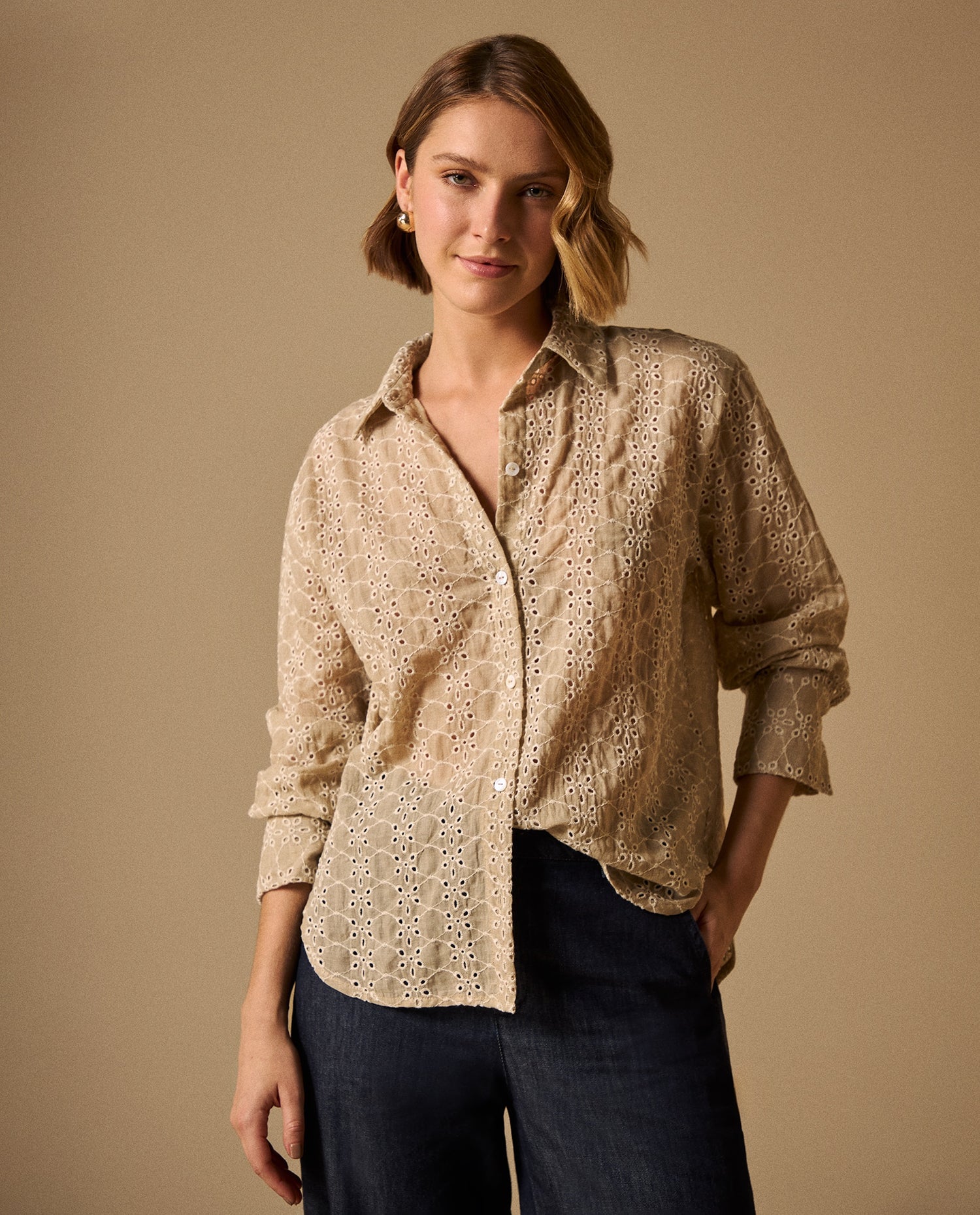 Camisa con Bordado Inglés Calado - Beige