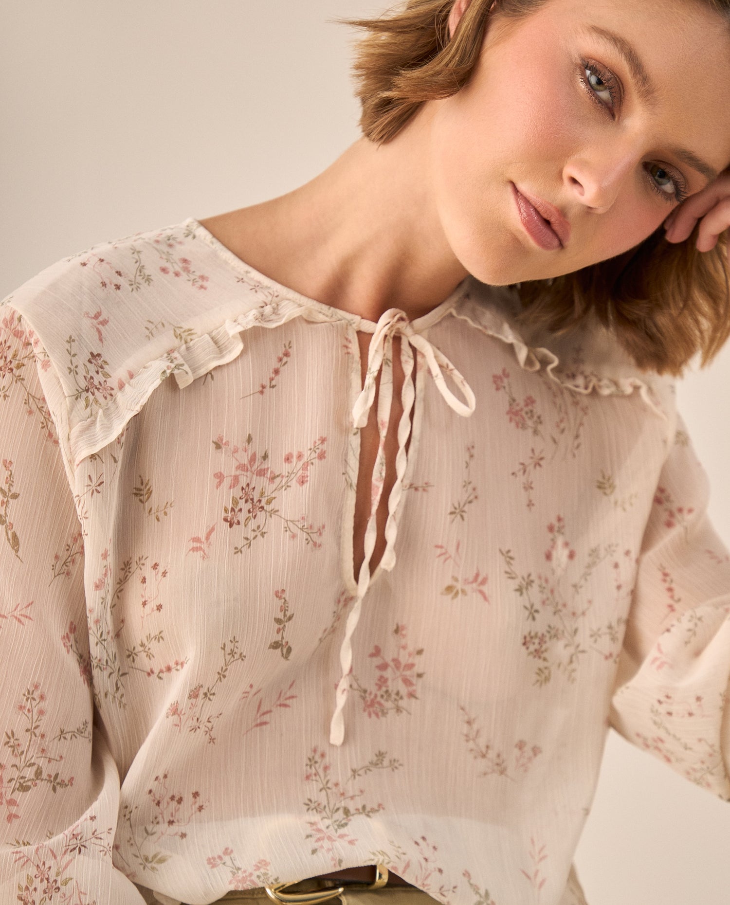 Blusa Floral con Volantes y Cordones - Rosa
