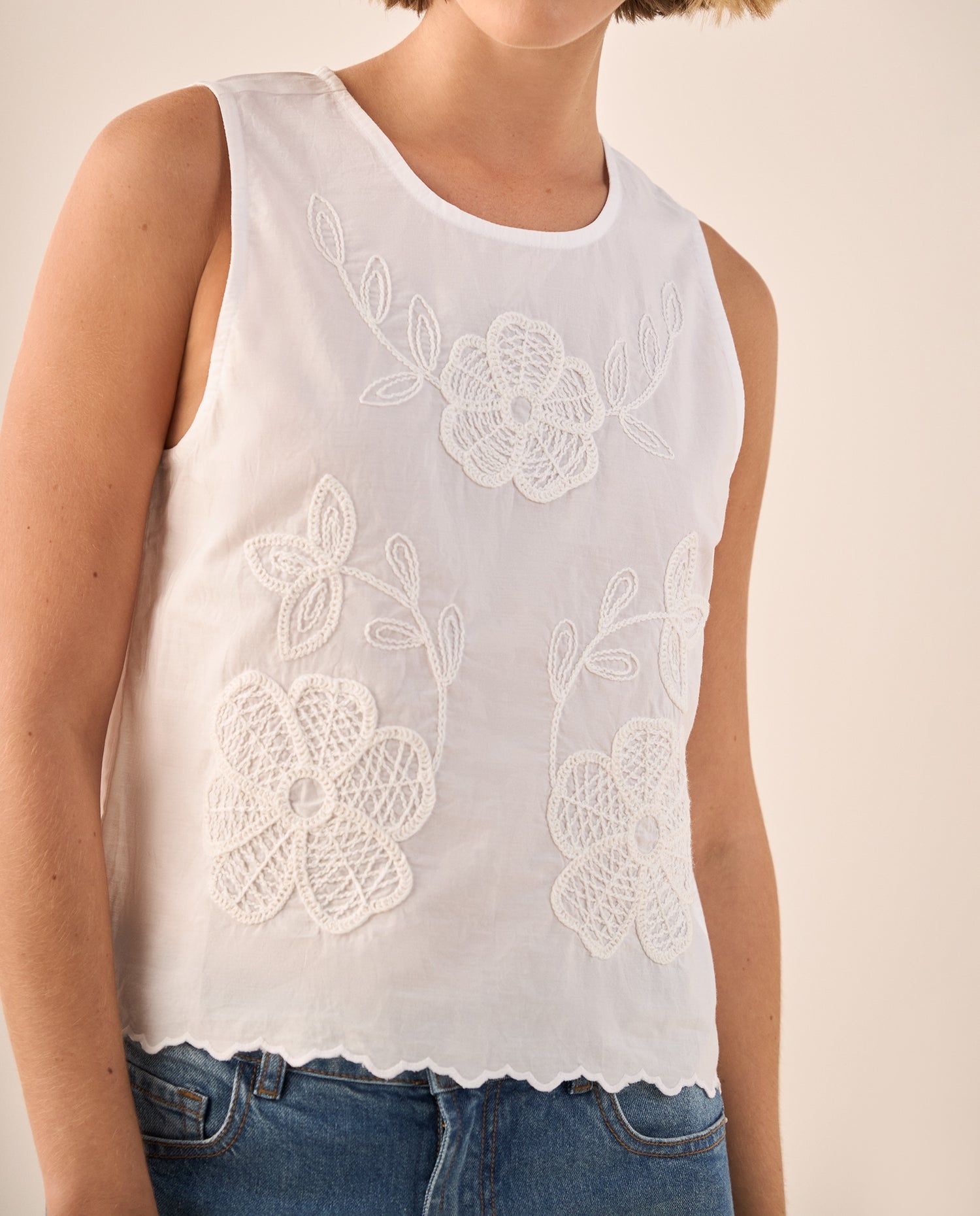 Blusa Blanca con Bordados Florales Artesanales - Crudo