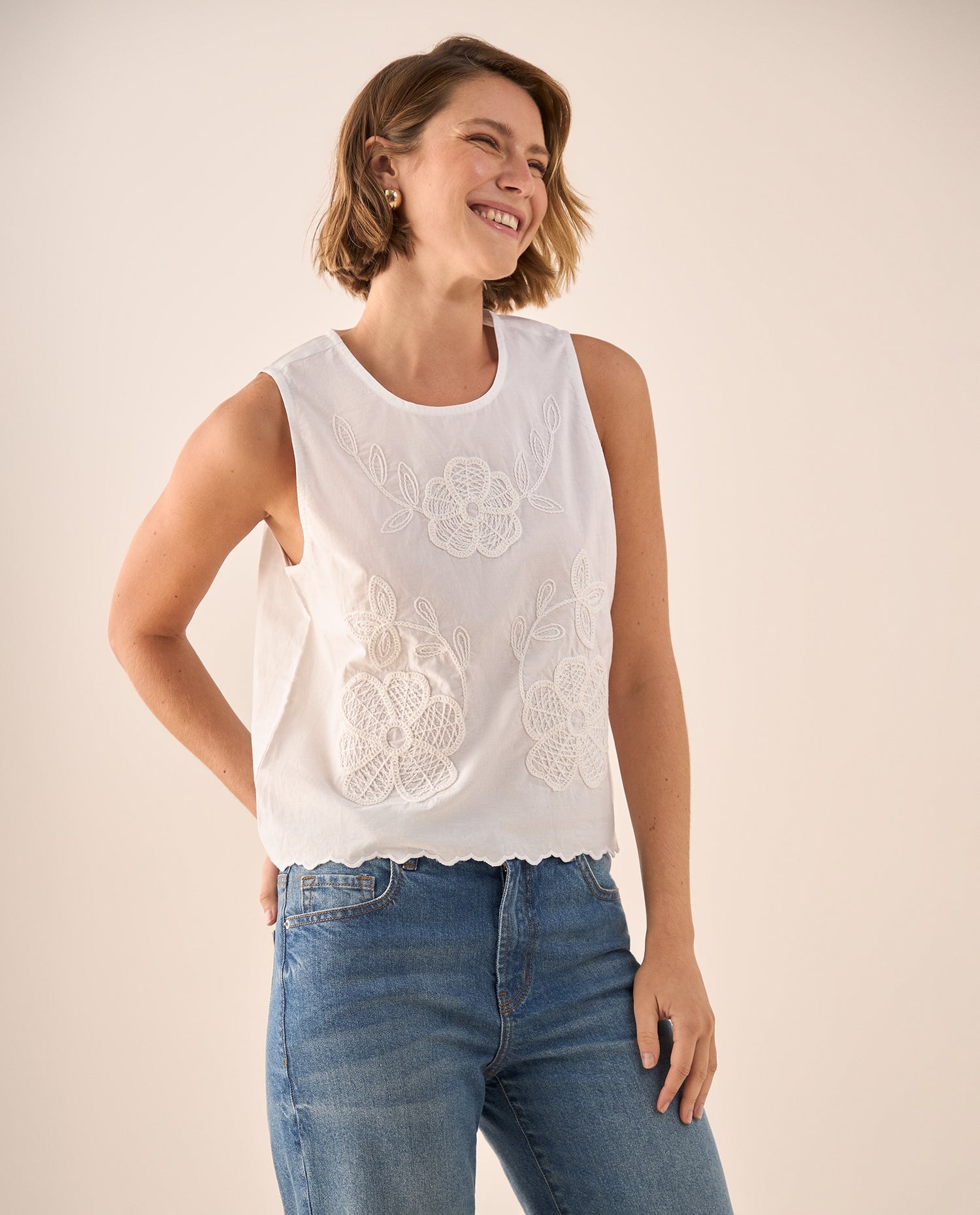 Blusa Blanca con Bordados Florales Artesanales - Crudo