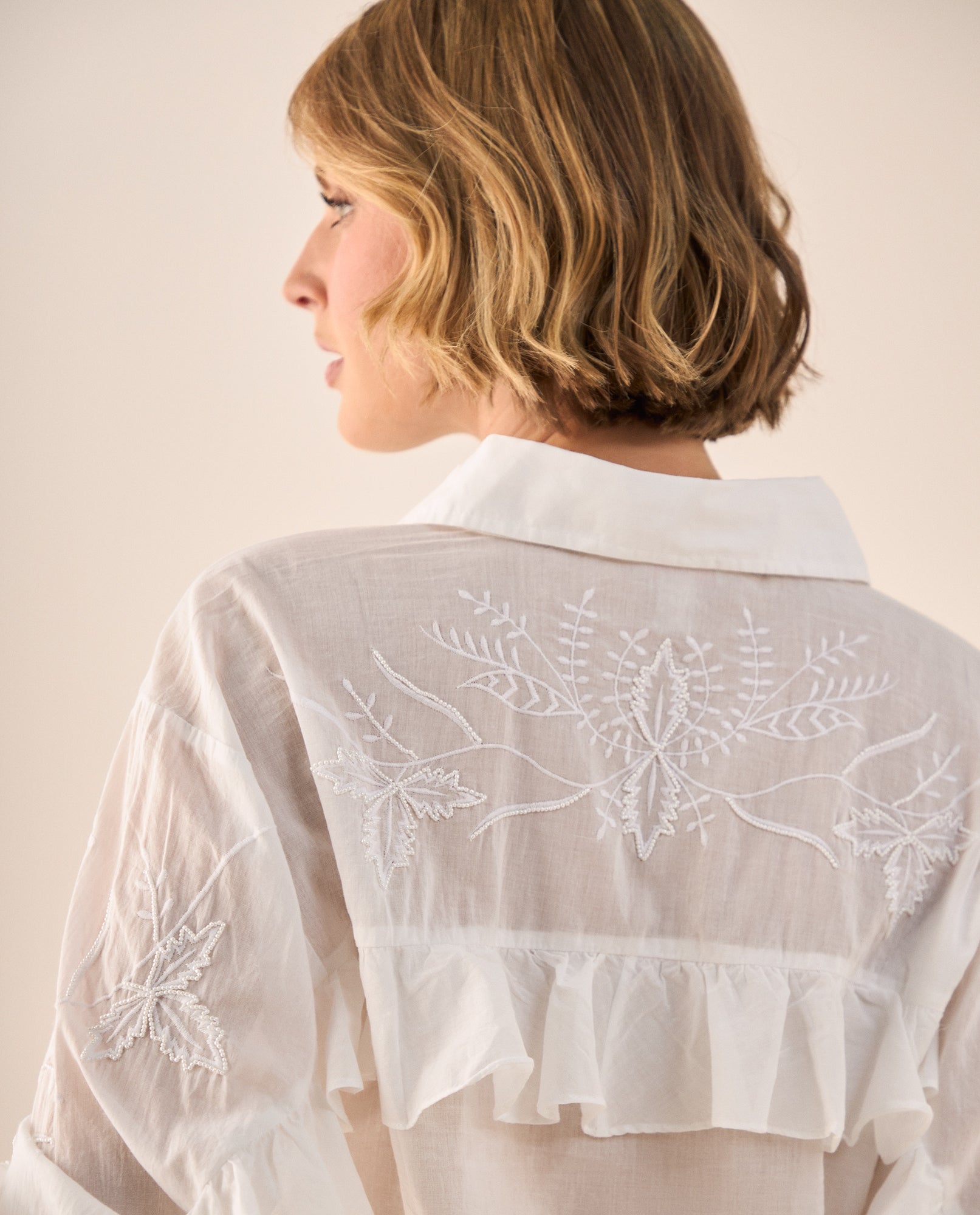 Camisa Blanca con Bordados Florales Artesanales - Crudo 34_619G204_CRU110105_6