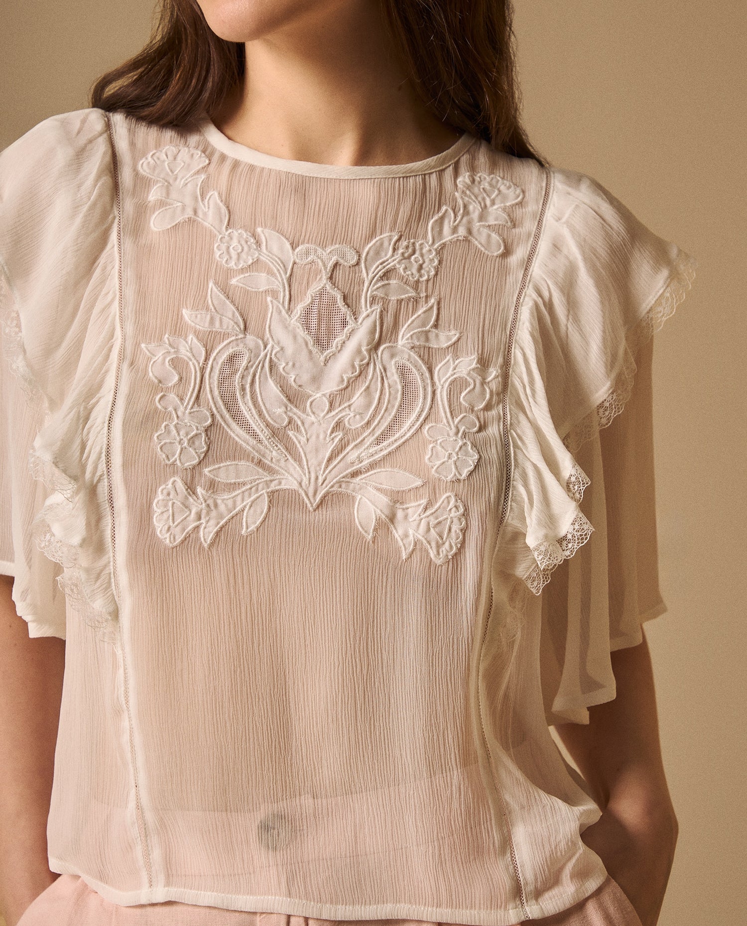 Camisa Crudo con Bordados Florales y Volantes - Crudo
