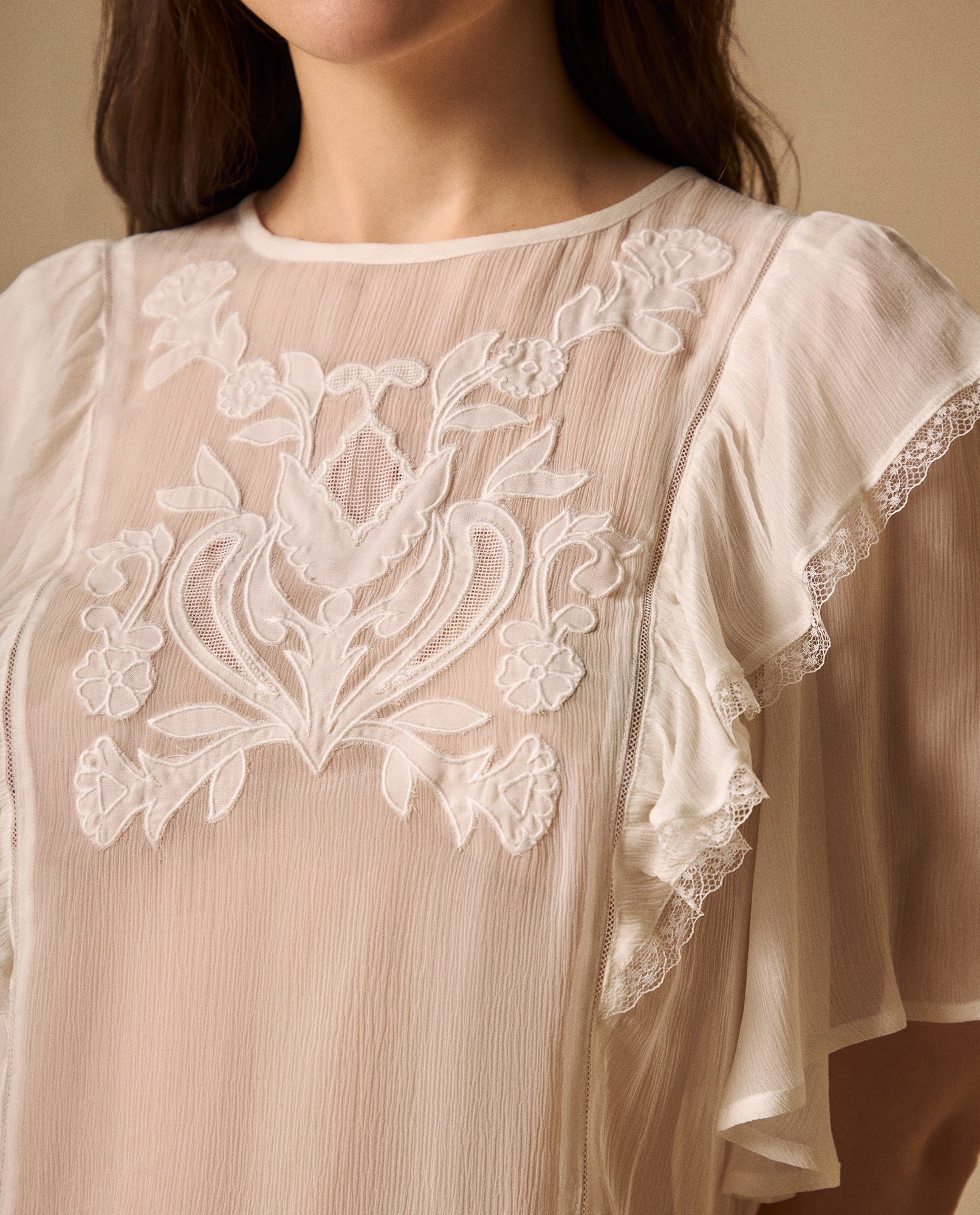 Camisa Crudo con Bordados Florales y Volantes - Crudo 34_619G205_CRU110105_5