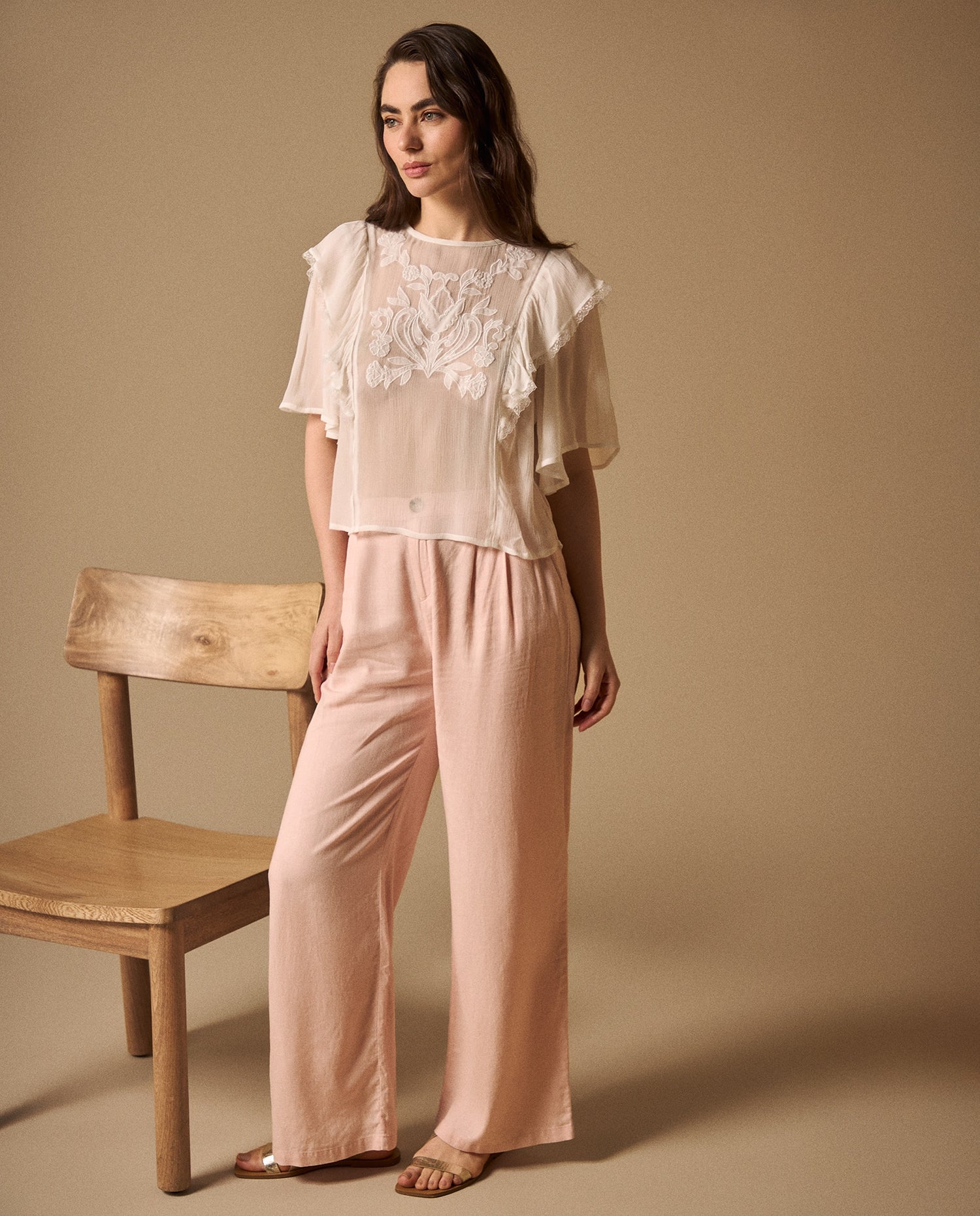 Camisa Crudo con Bordados Florales y Volantes - Crudo