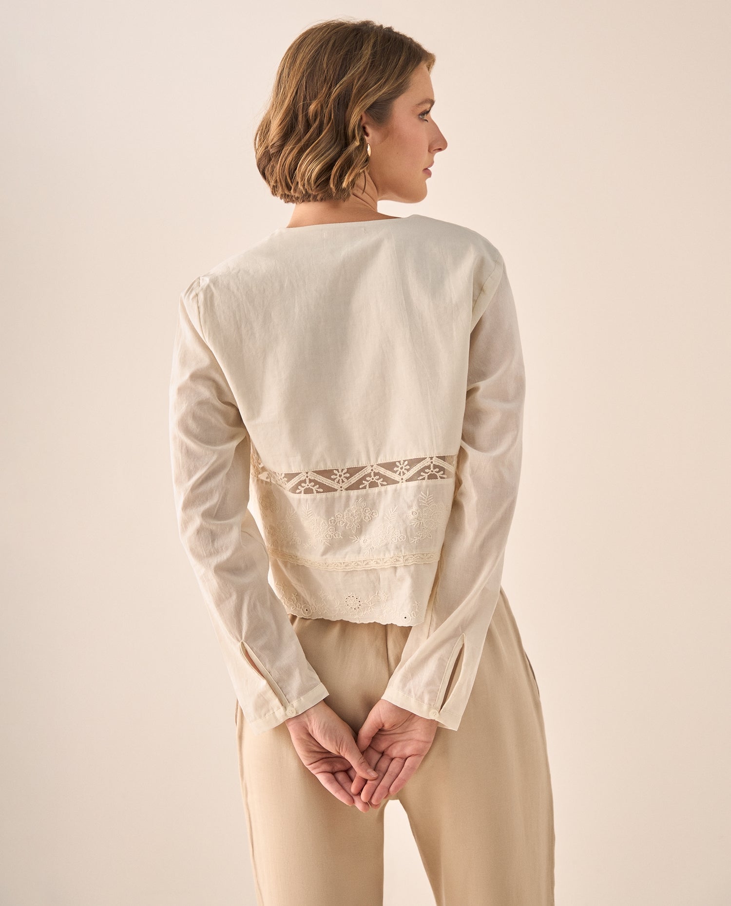 Camisa Crudo con Bordados y Encaje - Crudo