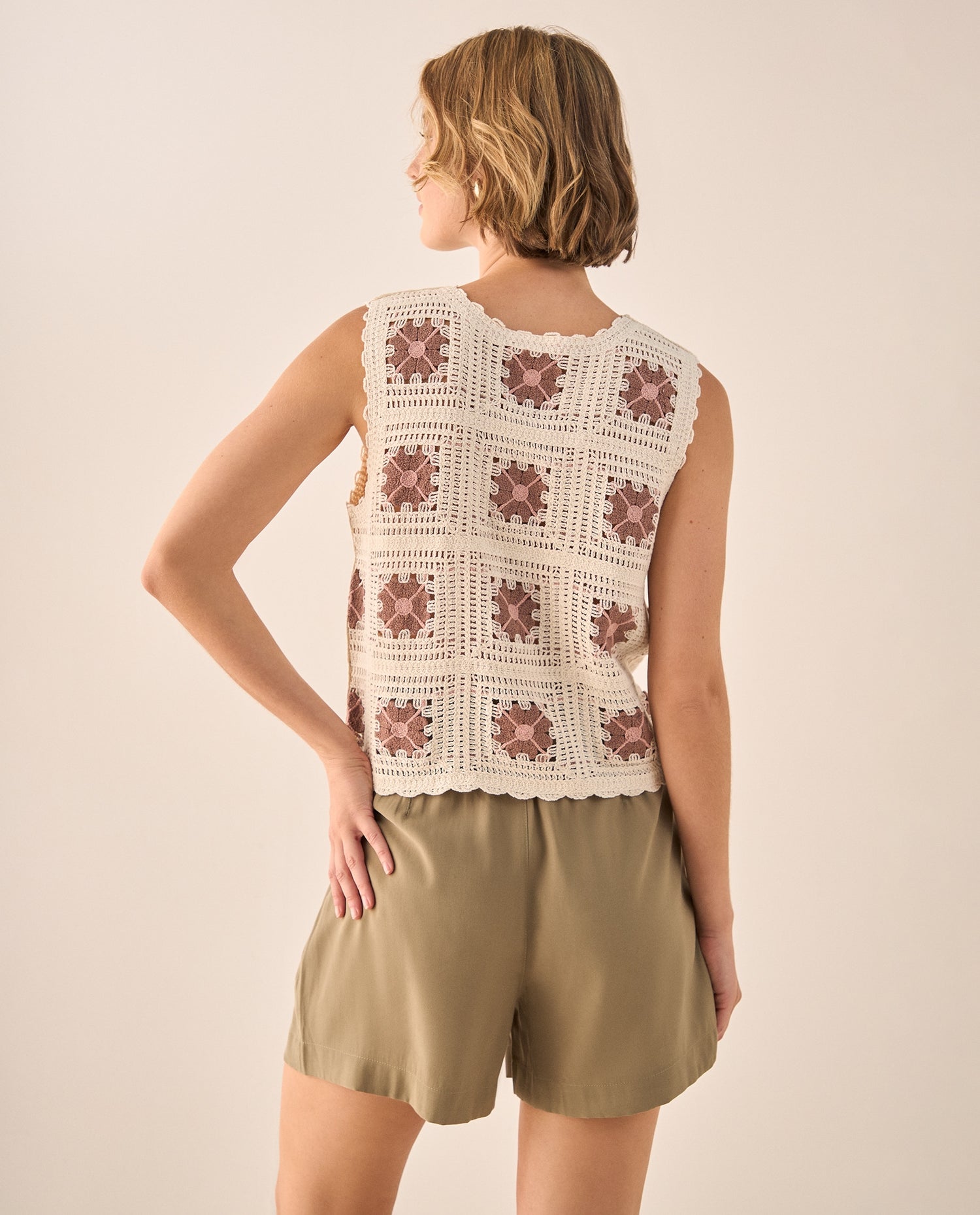 Camisa Crochet Artesanal con Cuadros Florales - Crudo