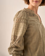 Camisa Verde con Bordados Florales - Verde
