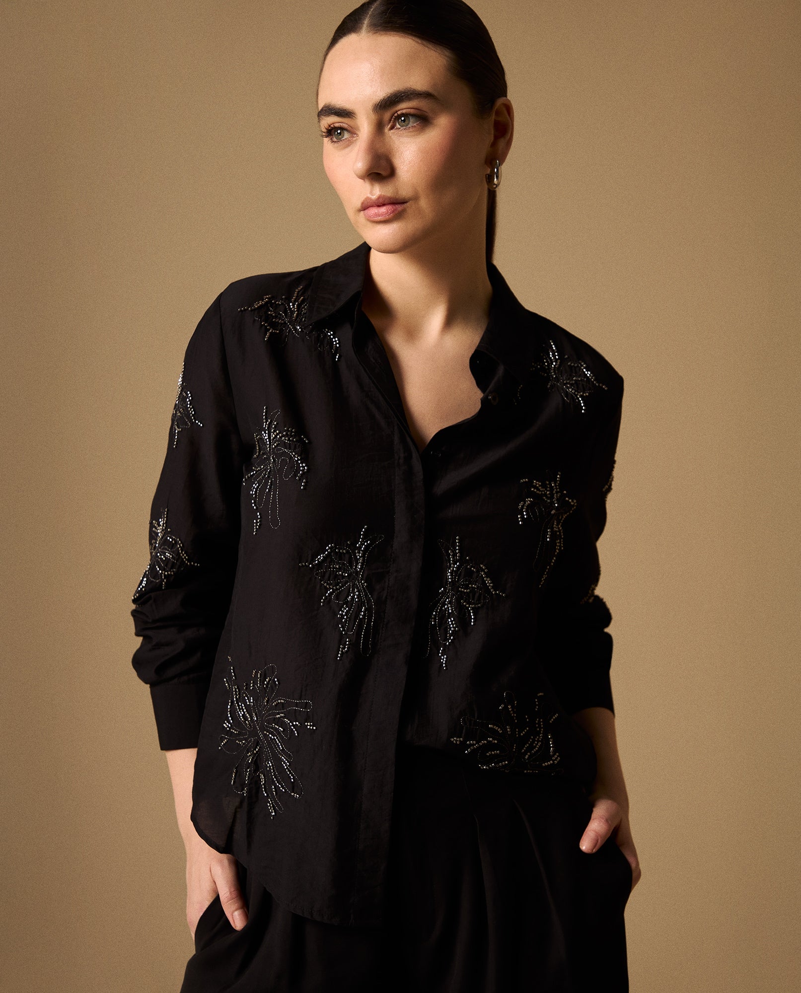 Camisa Negra con Bordados de Lentejuelas - Negro 34_619G252_NEG190303_0