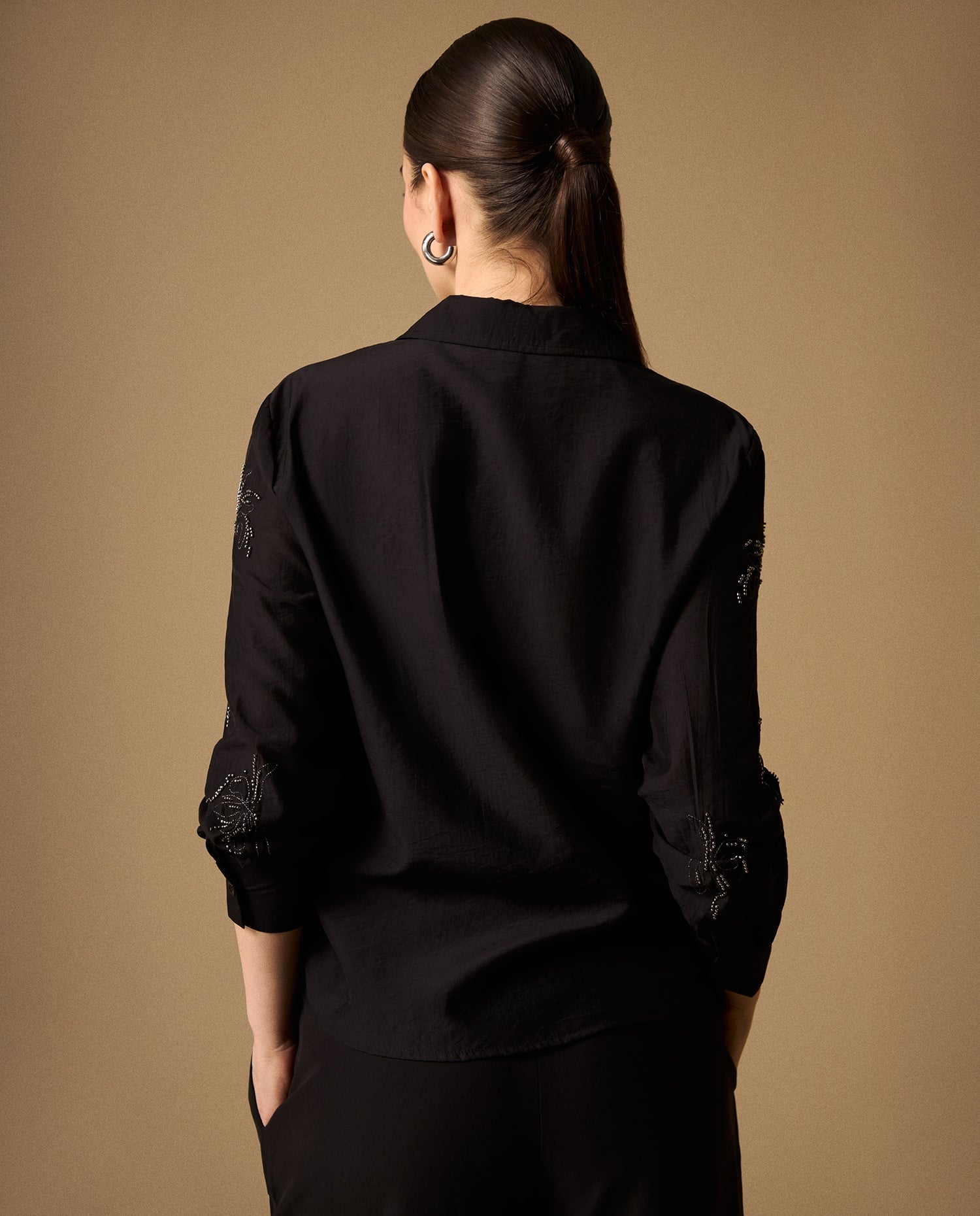 Camisa Negra con Bordados de Lentejuelas - Negro