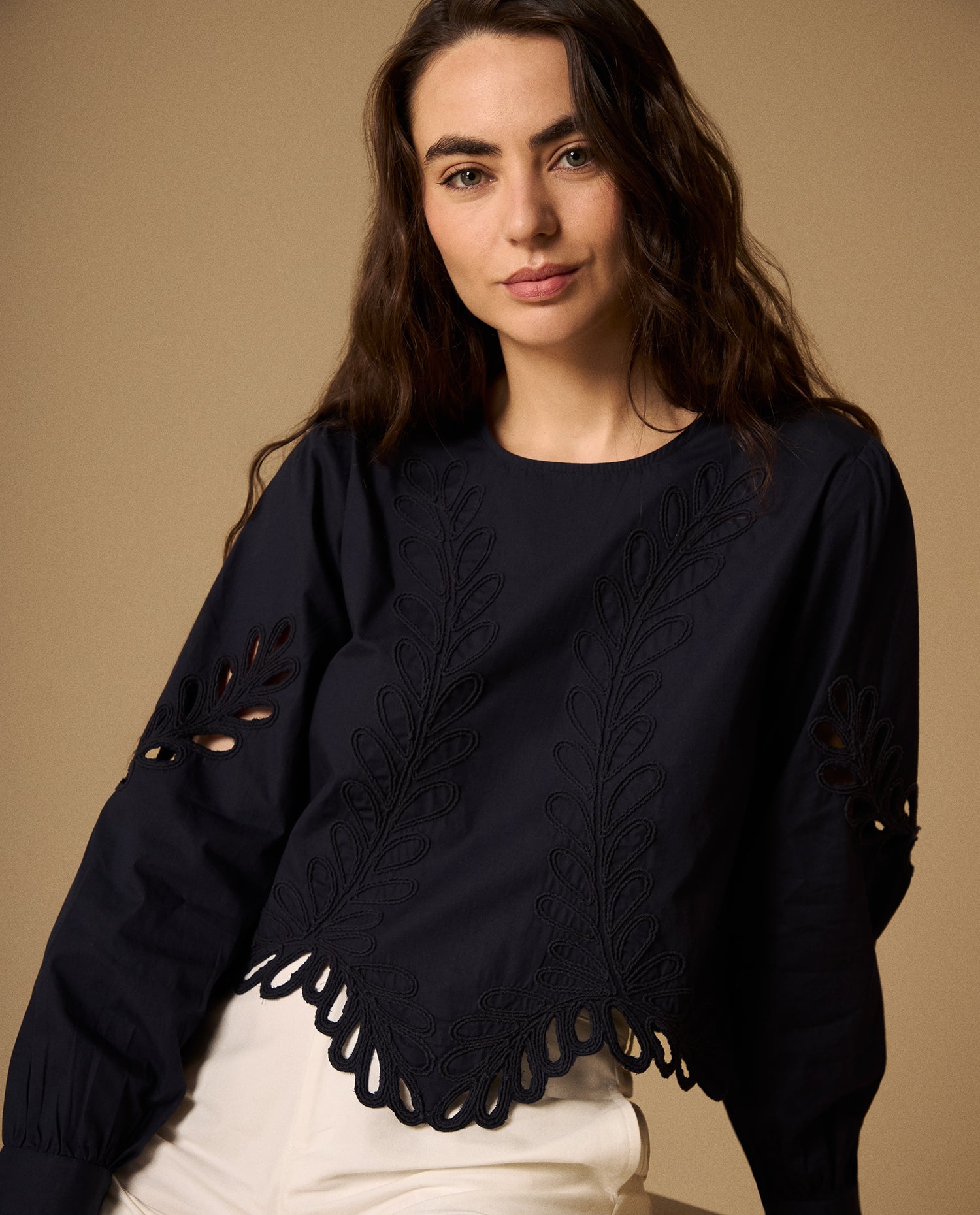 Camisa Azul con Bordados y Calados Artesanales - Azul