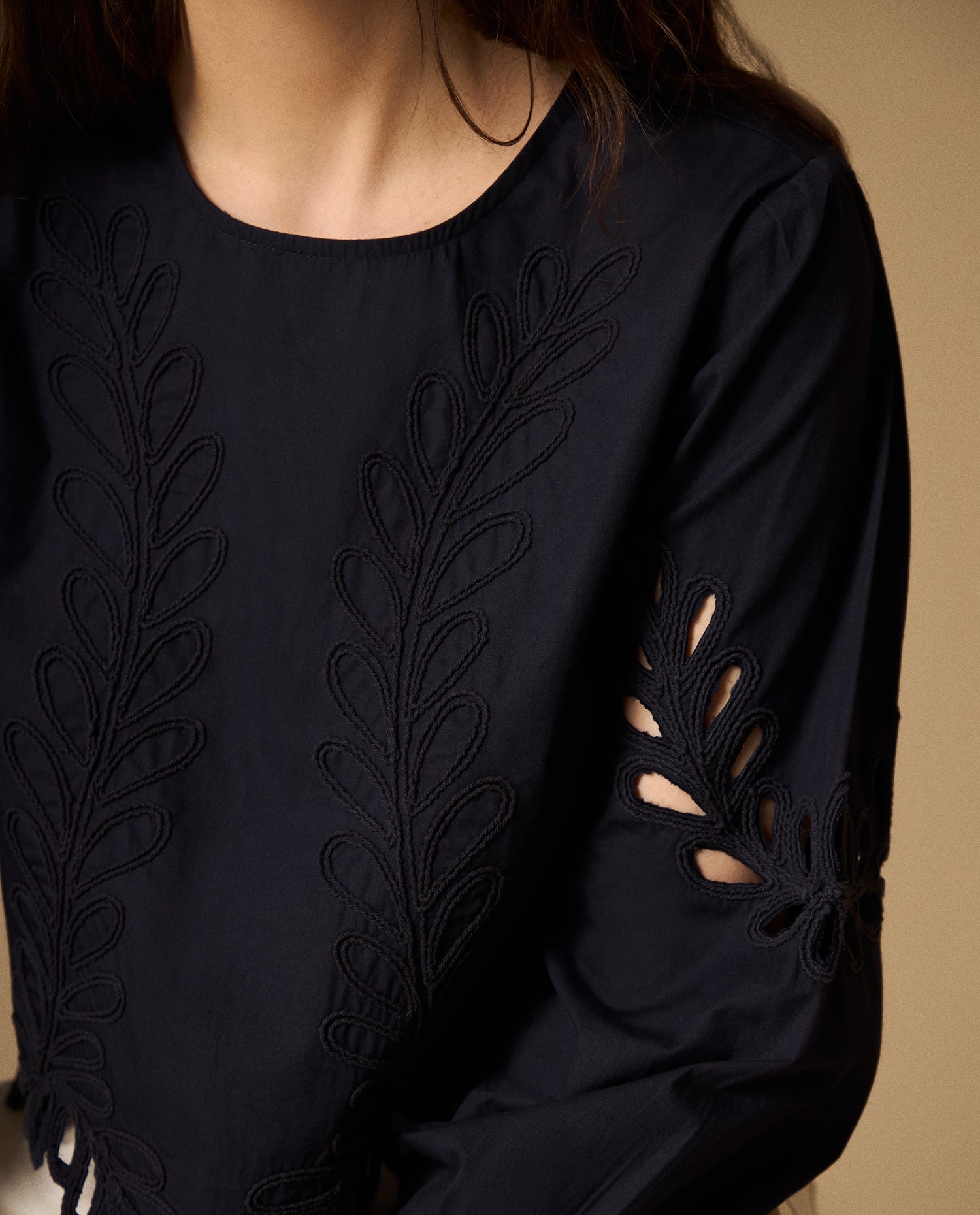 Camisa Azul con Bordados y Calados Artesanales - Azul