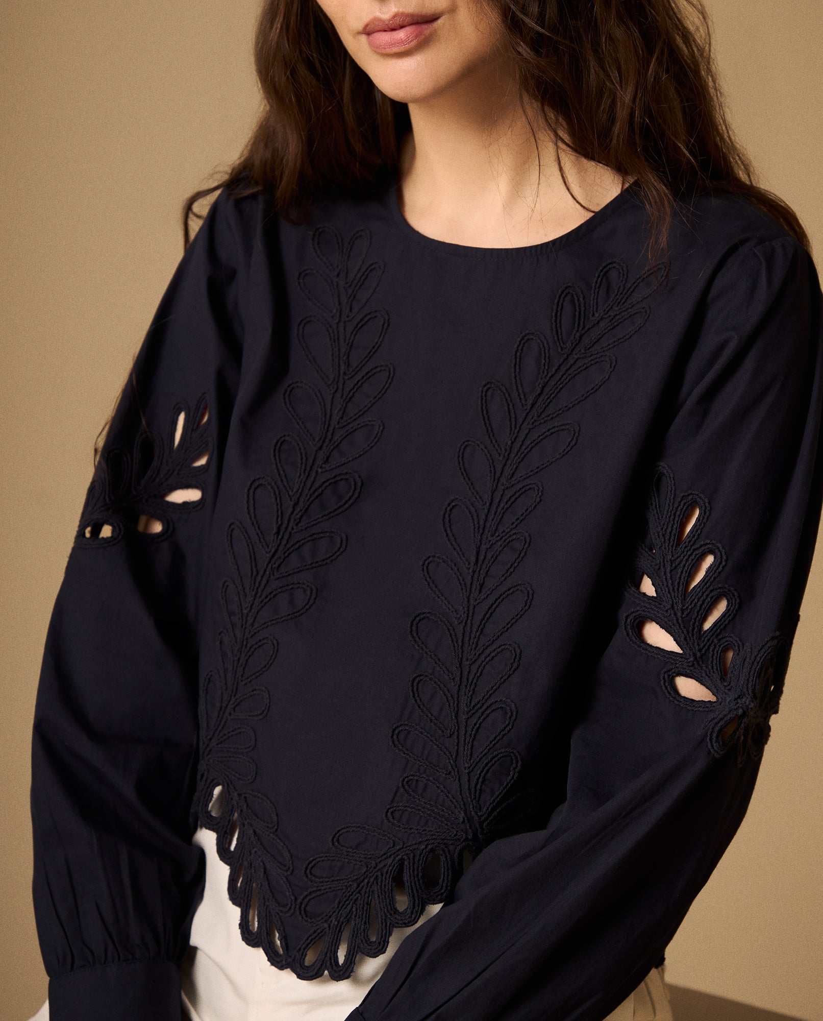 Camisa Azul con Bordados y Calados Artesanales - Azul 34_619G267_AZU184028_4