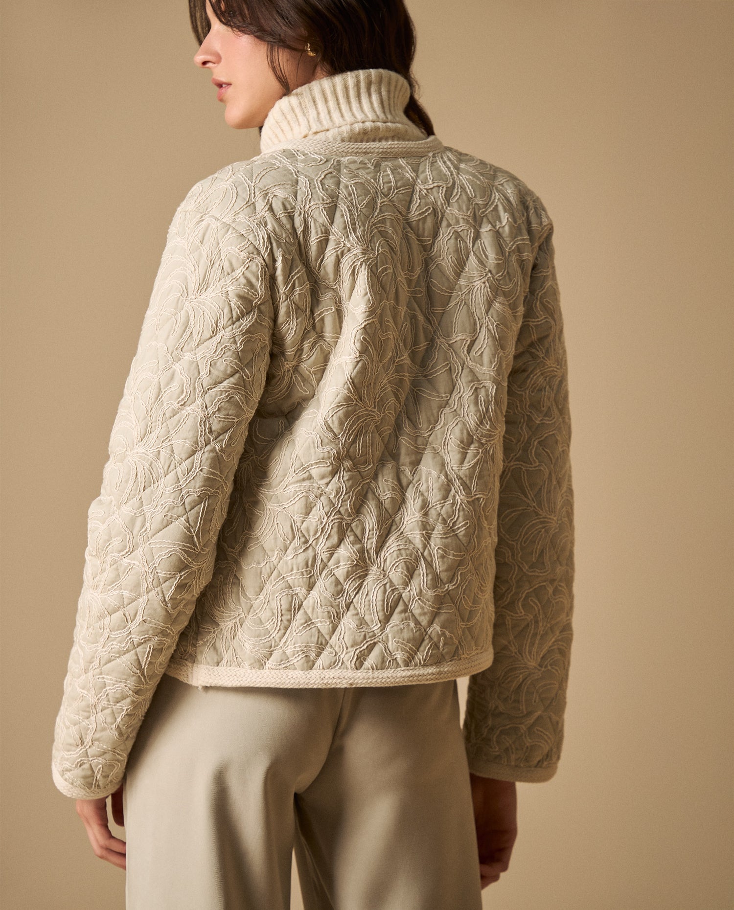 Chaqueta corta acolchada con estampado continuo - Verde