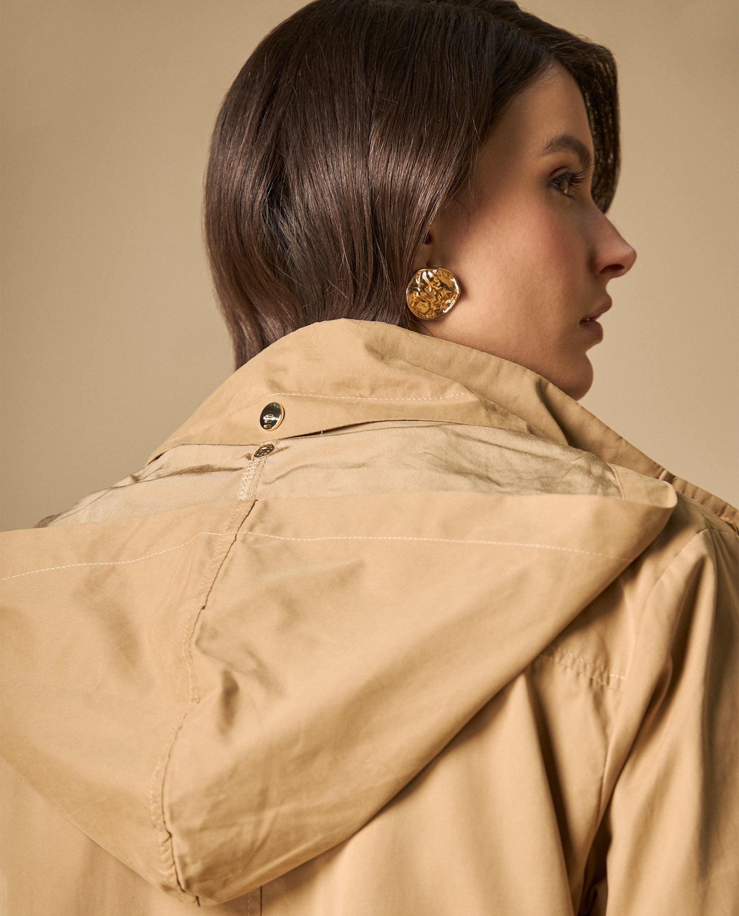 Chaqueta corta estampada con capucha ajustable - Café