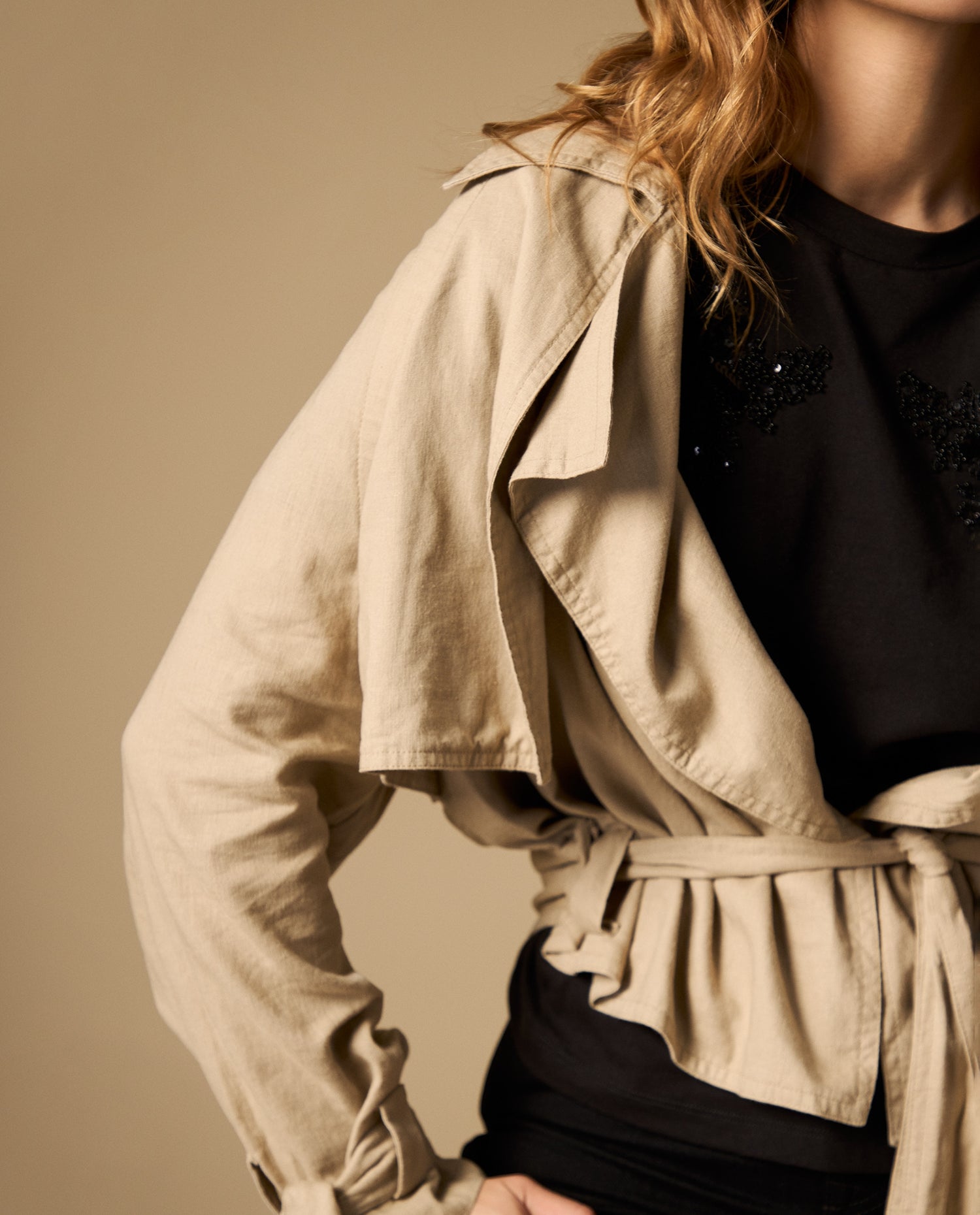 Chaqueta ligera con lazos decorativos en mangas - Beige