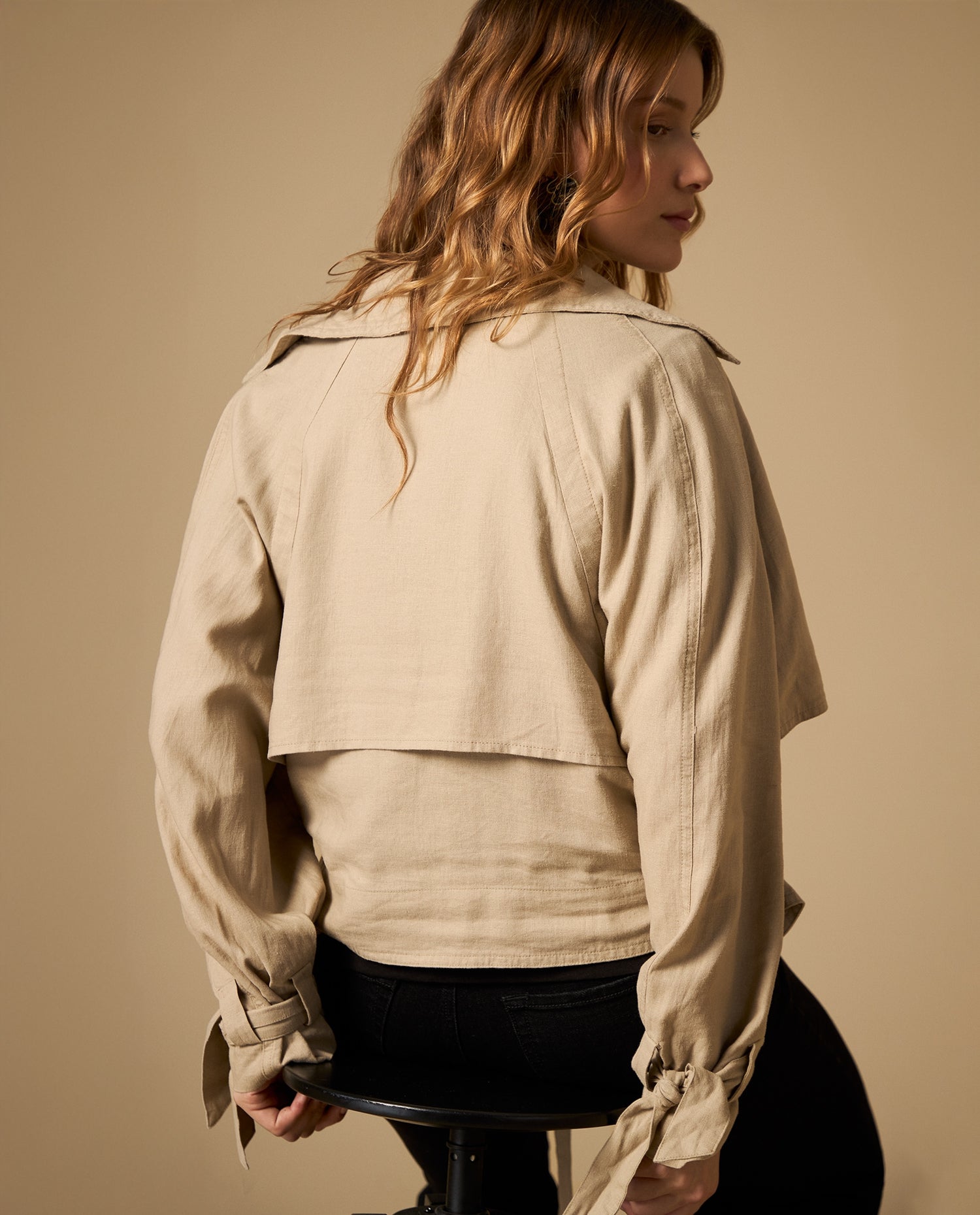 Chaqueta ligera con lazos decorativos en mangas - Beige