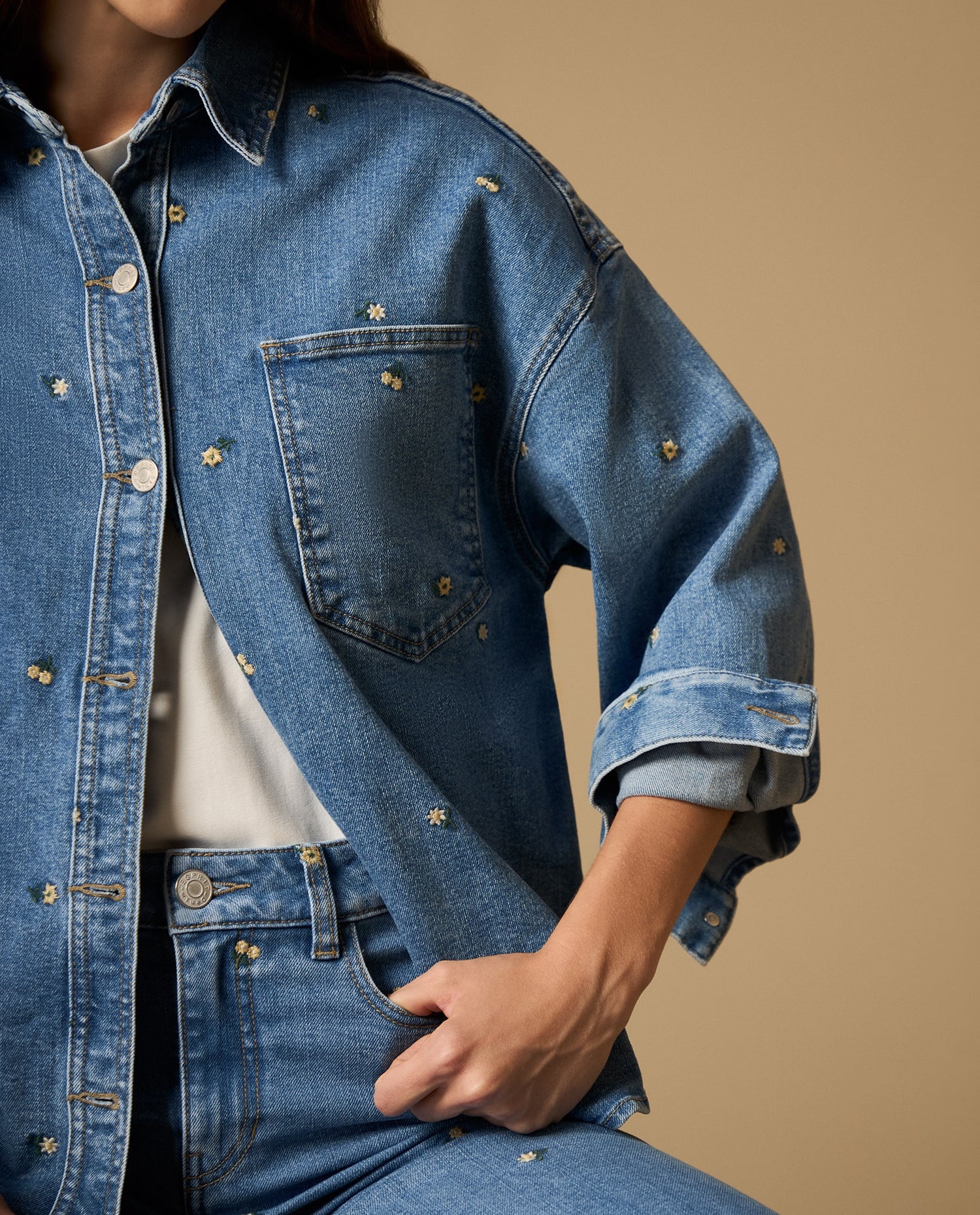 Chaqueta denim con bordado floral - Azul