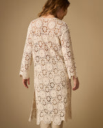 Cardigan largo con tejido abierto y bordado floral - Crudo