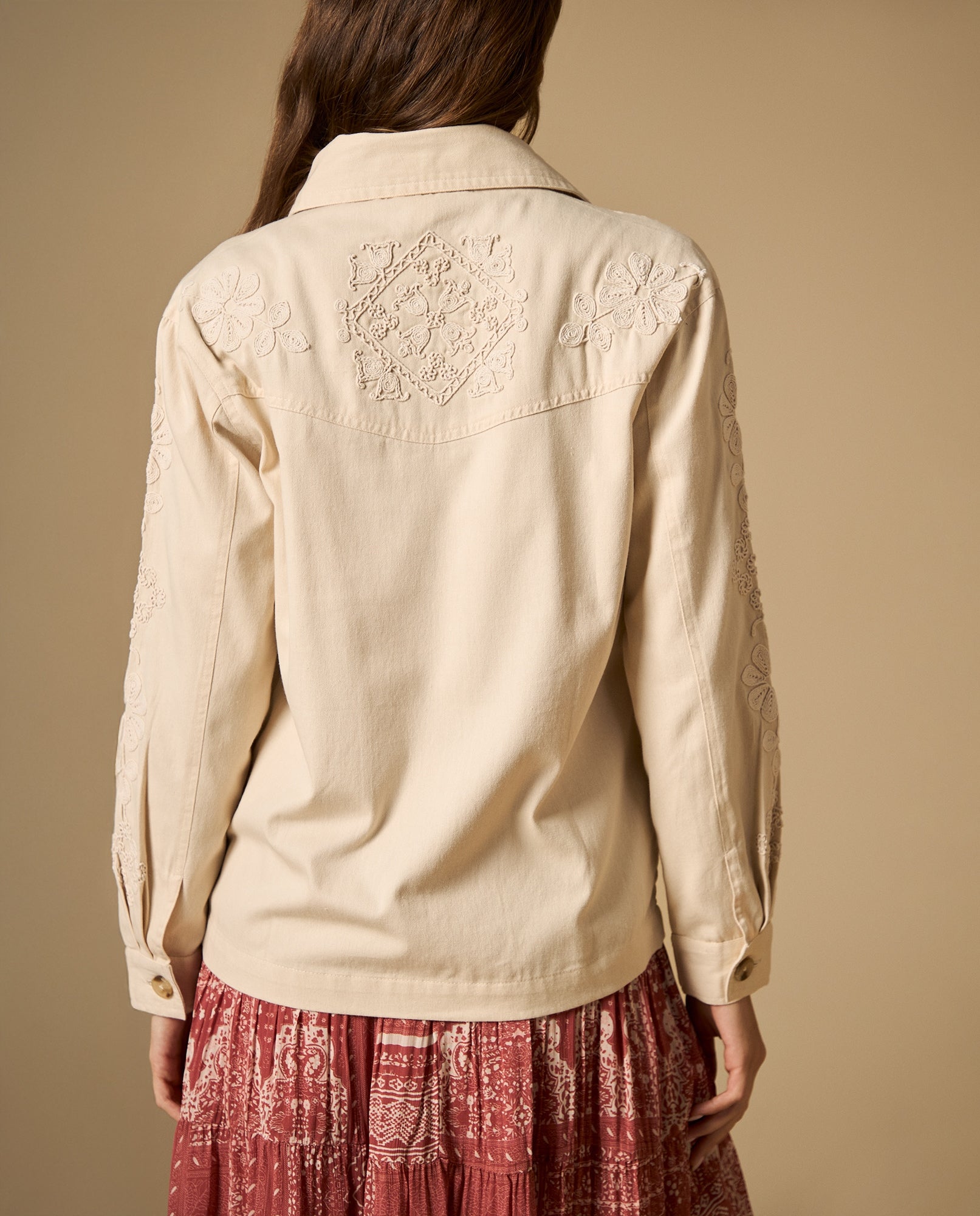 Chaqueta tipo cargo con bordado floral y bolsillos utilitarios - Beige 34_622H242_BEI151214_5