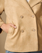 Trench corto con cierre cruzado de doble botonadura - Beige