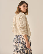 Chaqueta con apliques bordados para mujer - Crudo