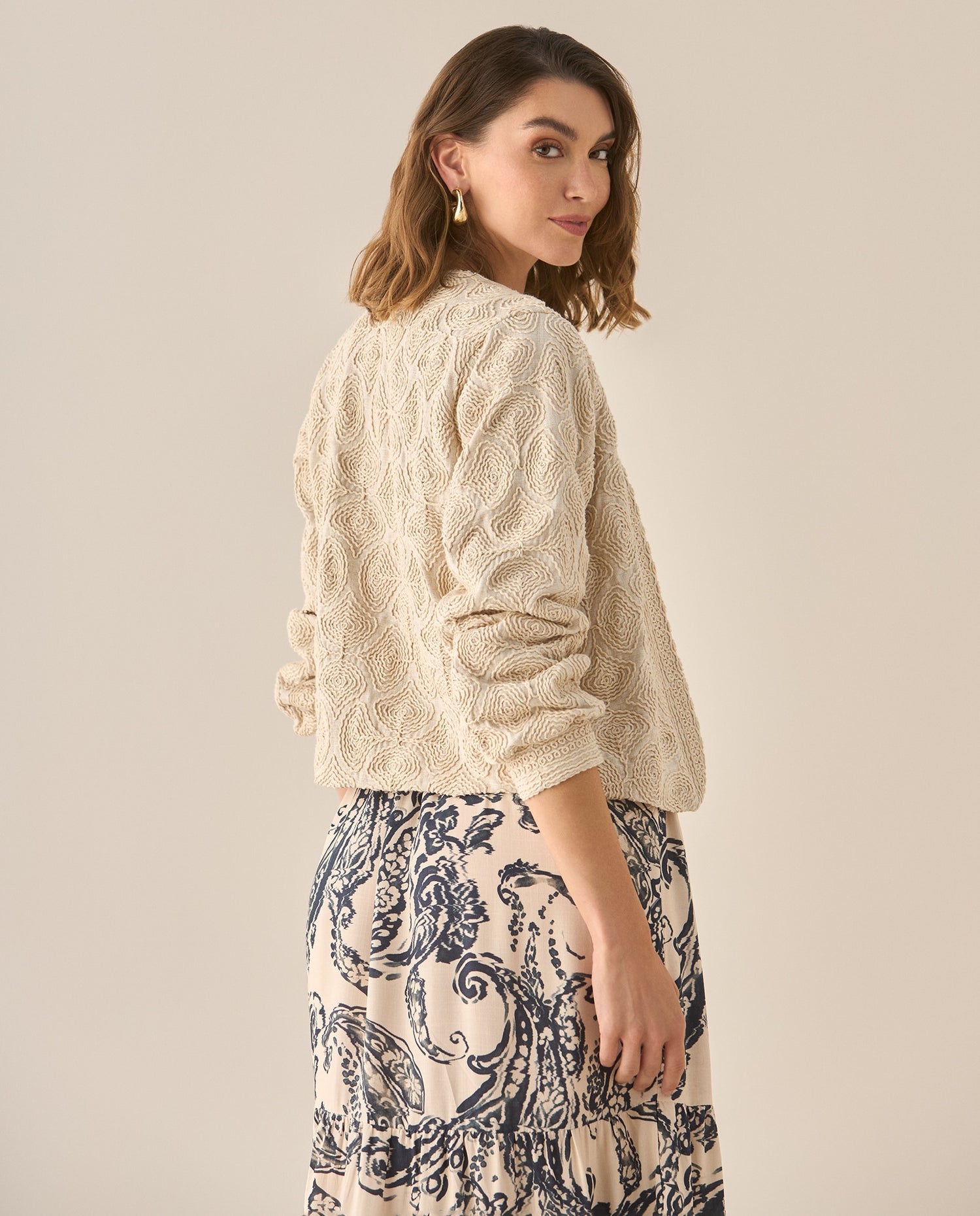 Chaqueta con apliques bordados para mujer - Crudo