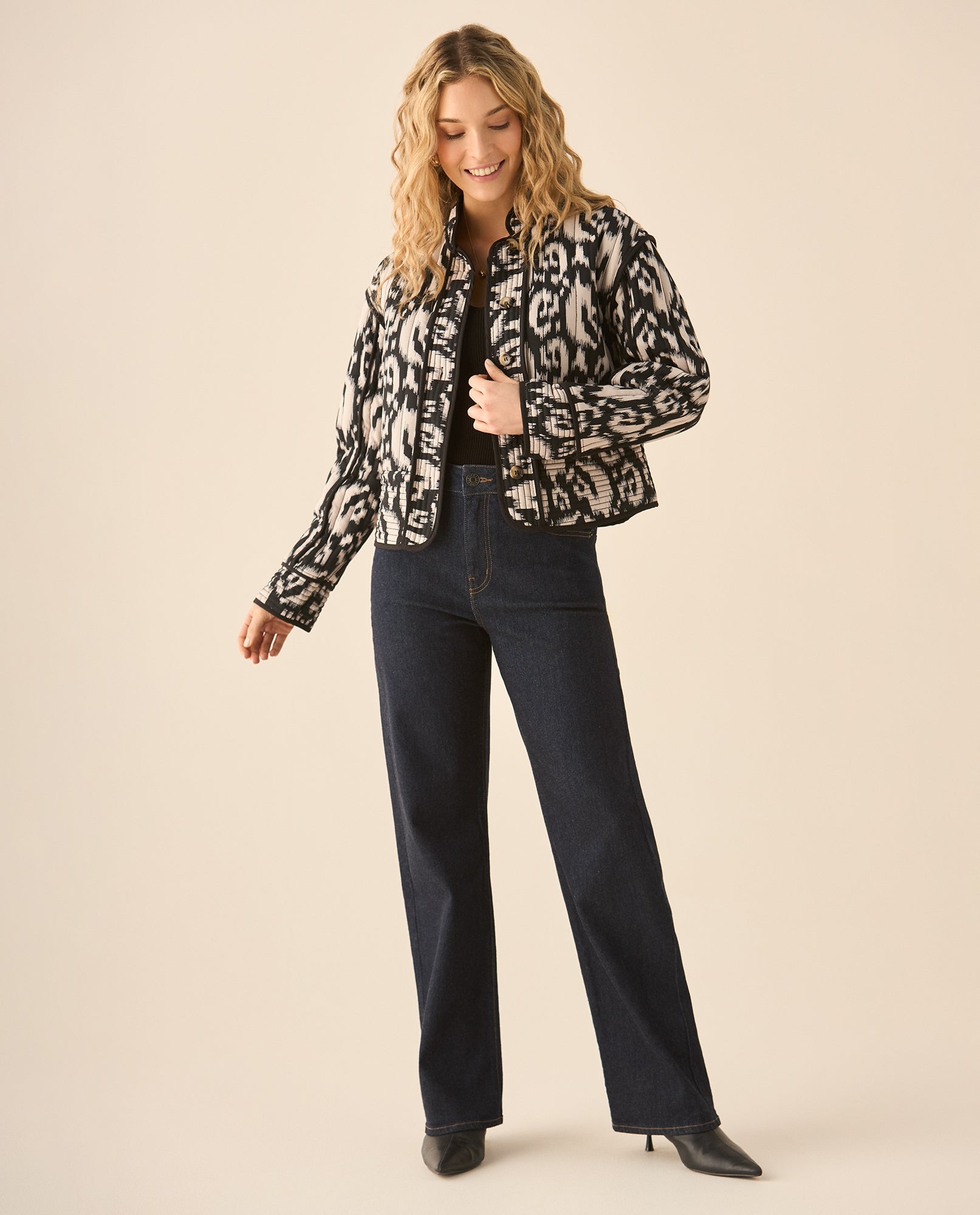 Chaqueta acolchada con perilla de botones para mujer  - Negro 34_623G200_NEG194012_0