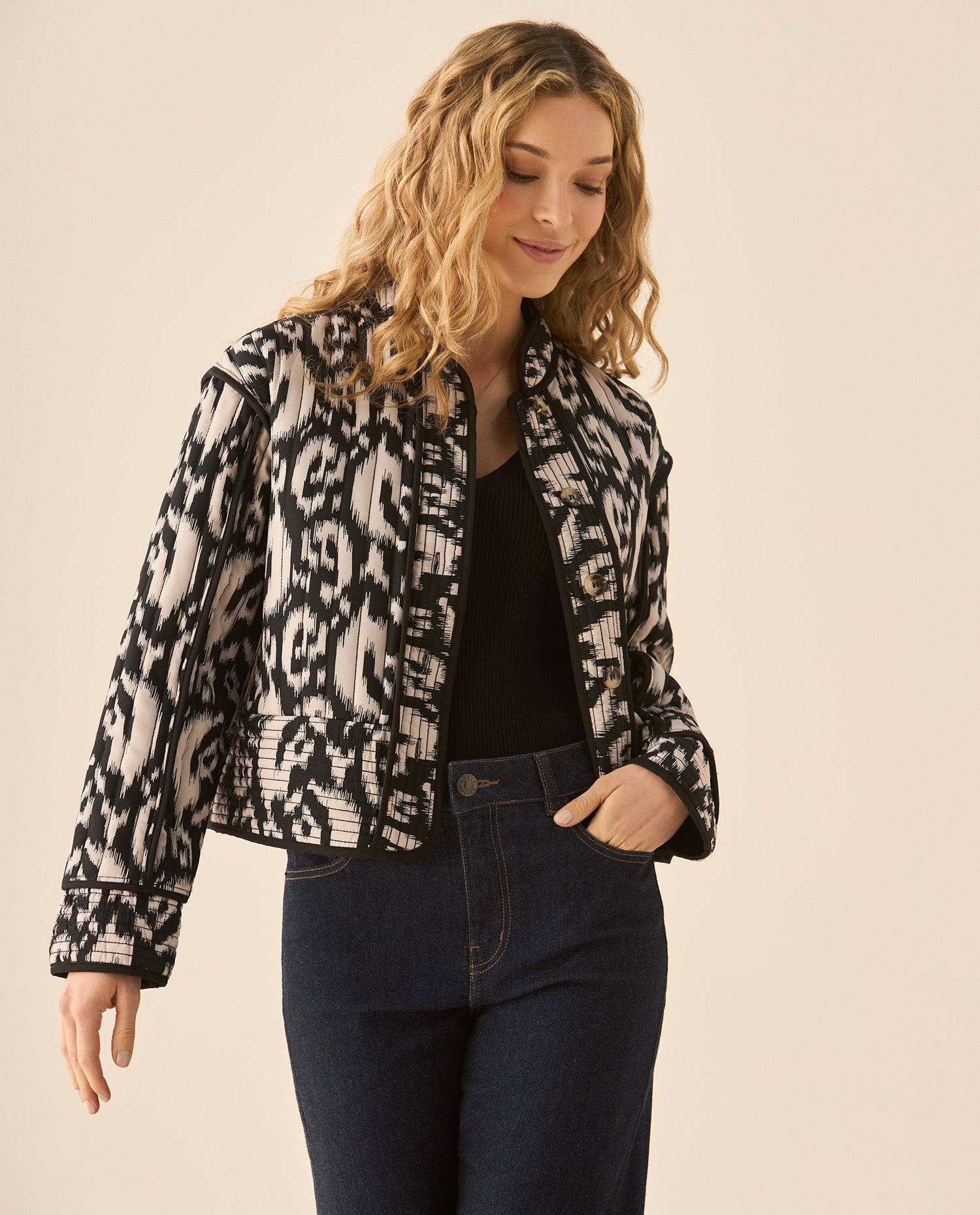 Chaqueta acolchada con perilla de botones para mujer  - Negro