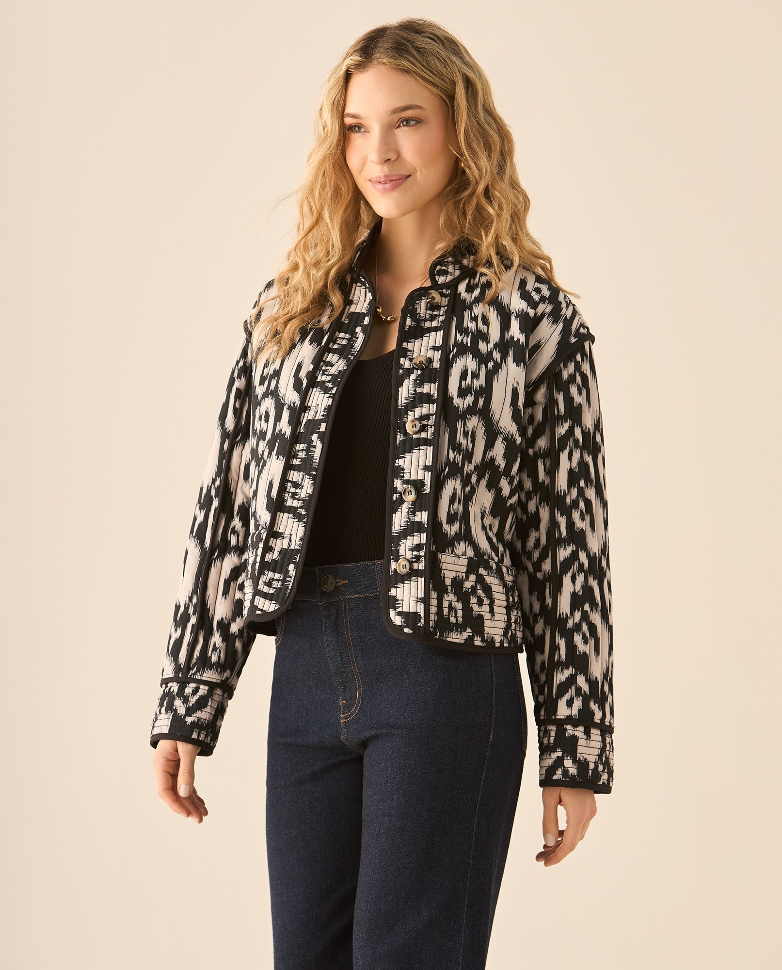 Chaqueta acolchada con perilla de botones para mujer  - Negro 34_623G200_NEG194012_5