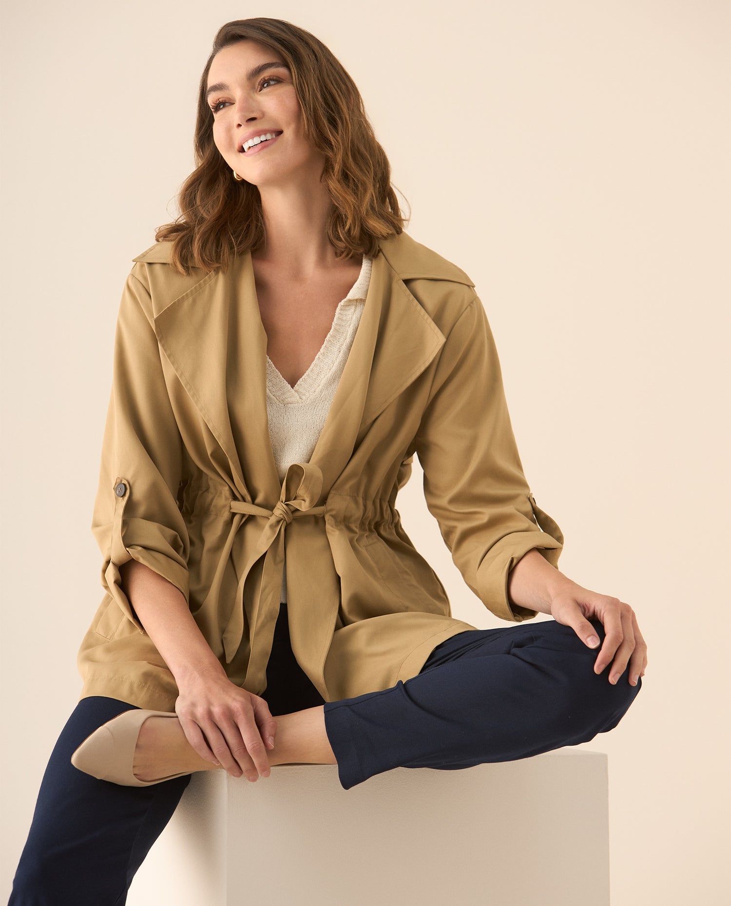 Chaqueta tipo abrigo con cinturón ajustable para mujer - Café