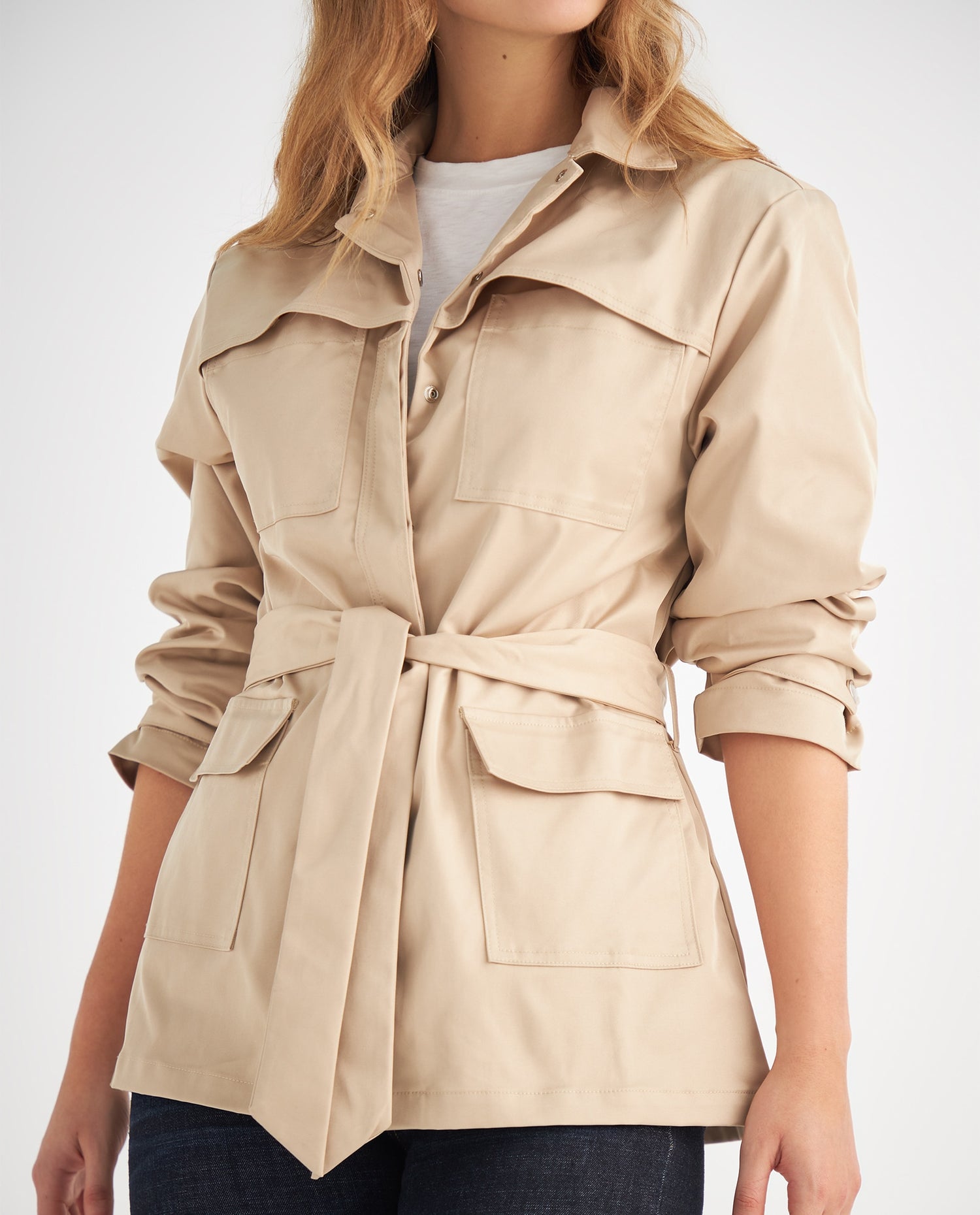 Chaqueta con cinturón ajustable para mujer - Beige